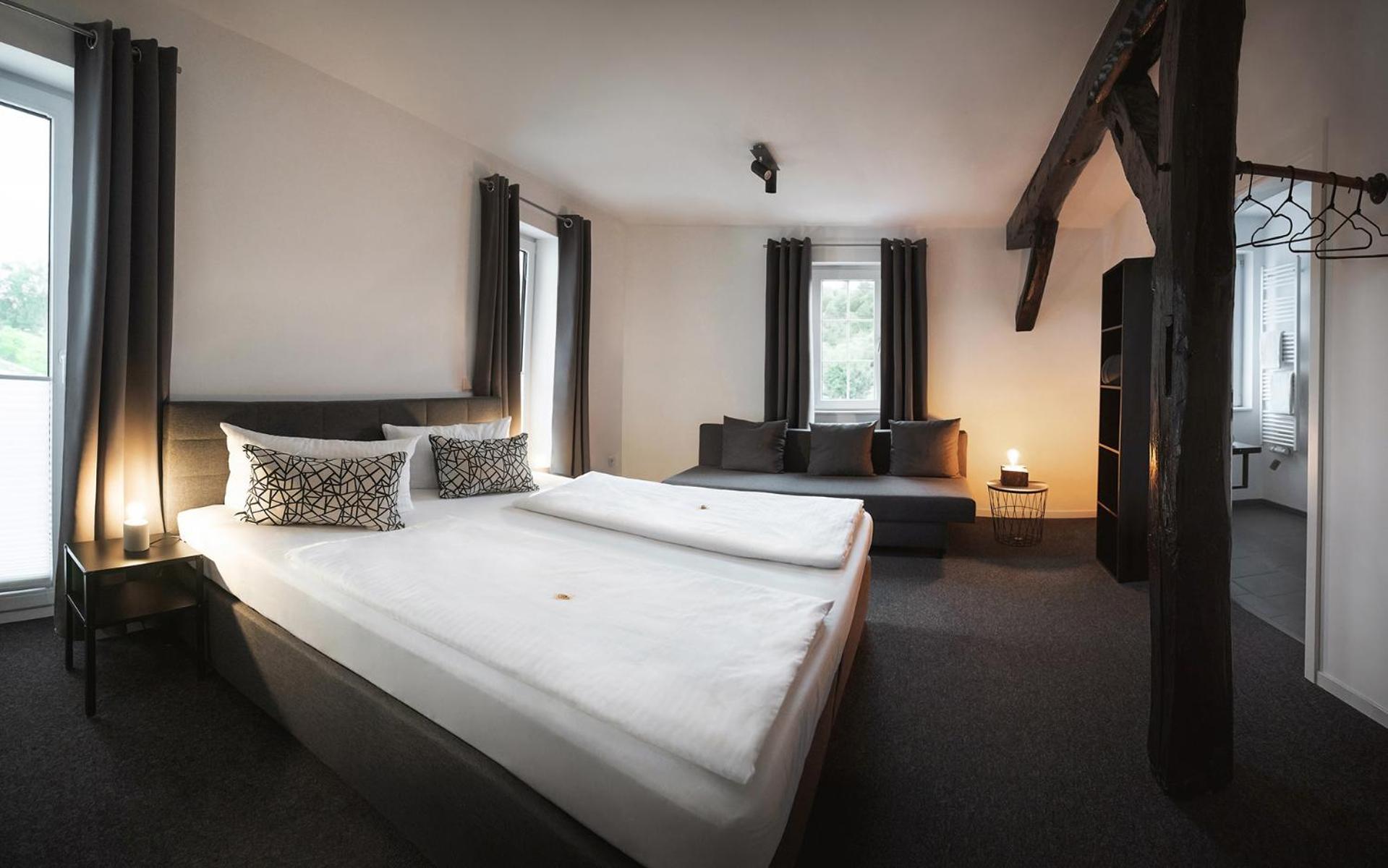 Large Double Room photo 1