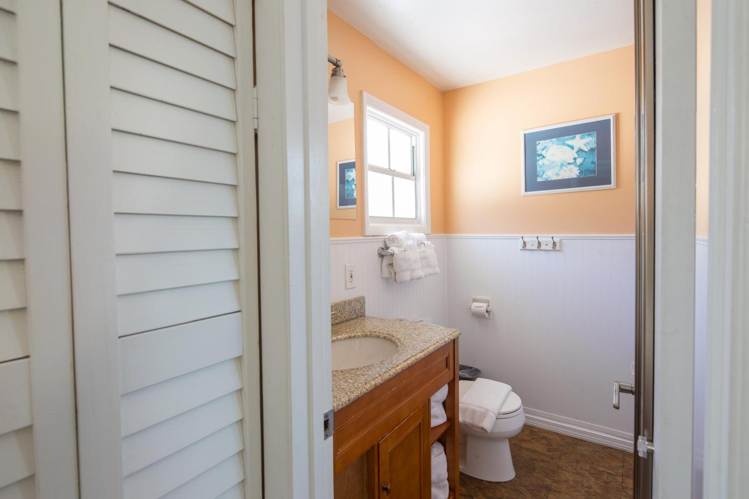 Queen Room - Photo 22
