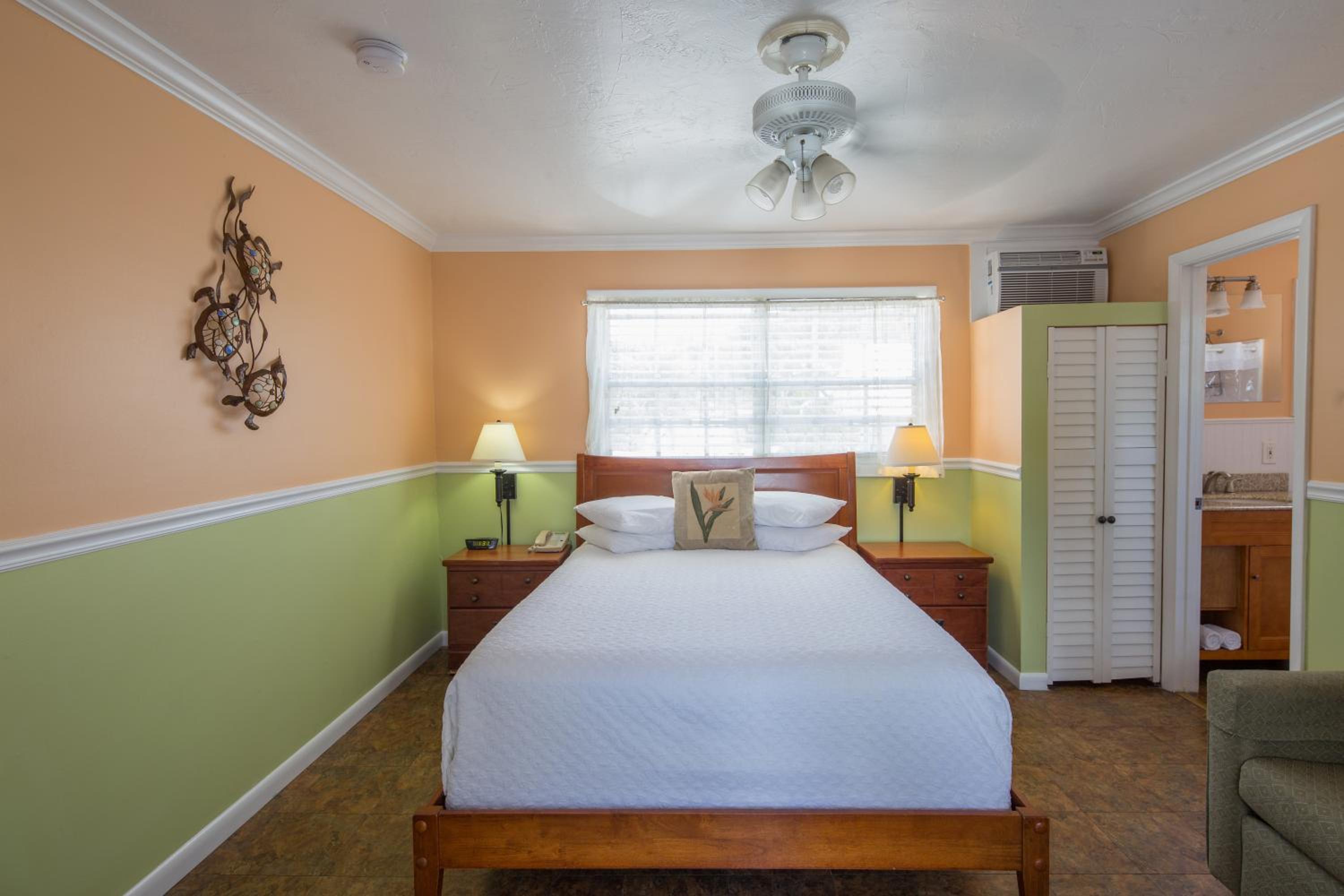 Queen Room - Photo 21