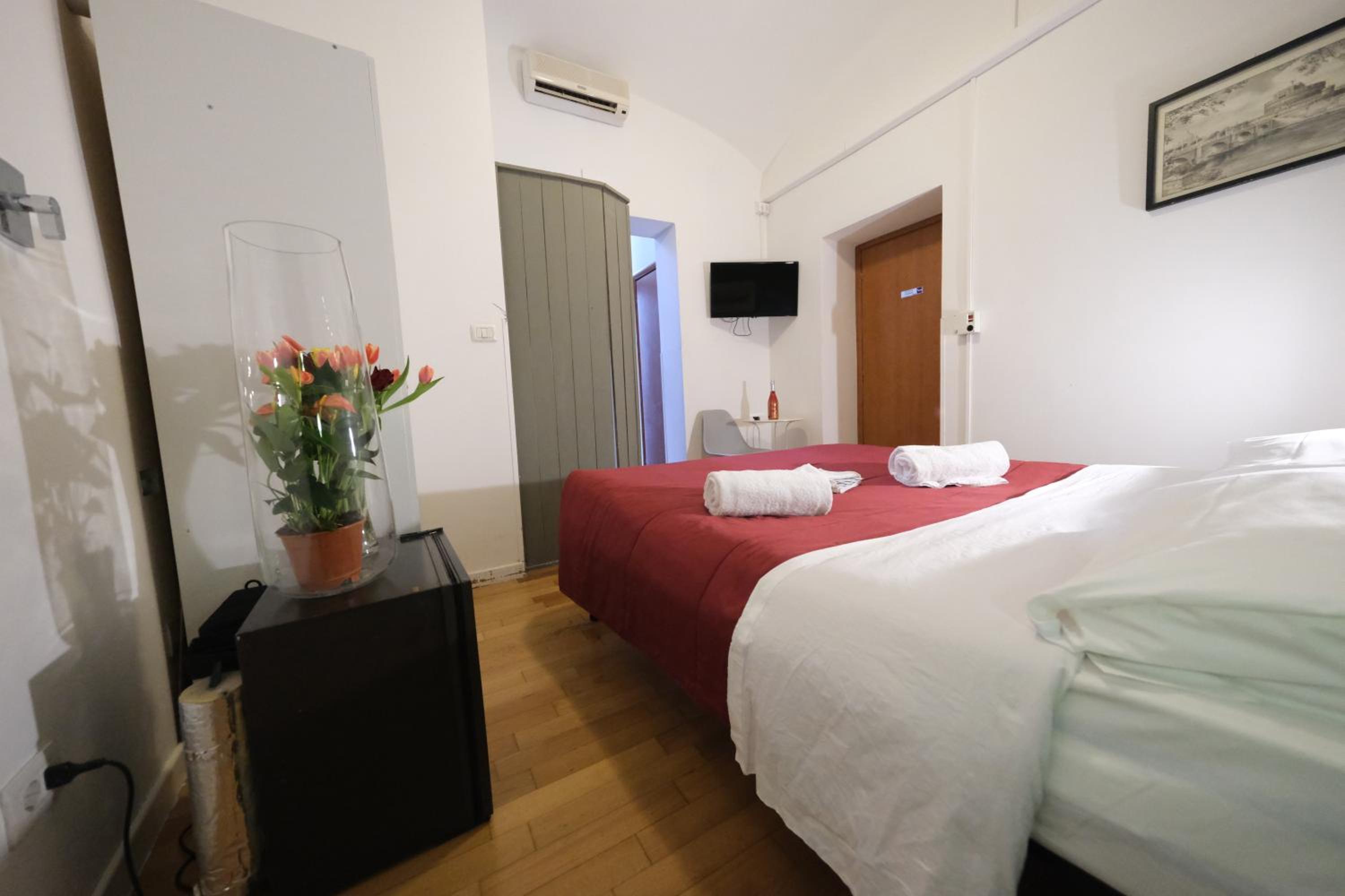 Economy Double Room photo 2