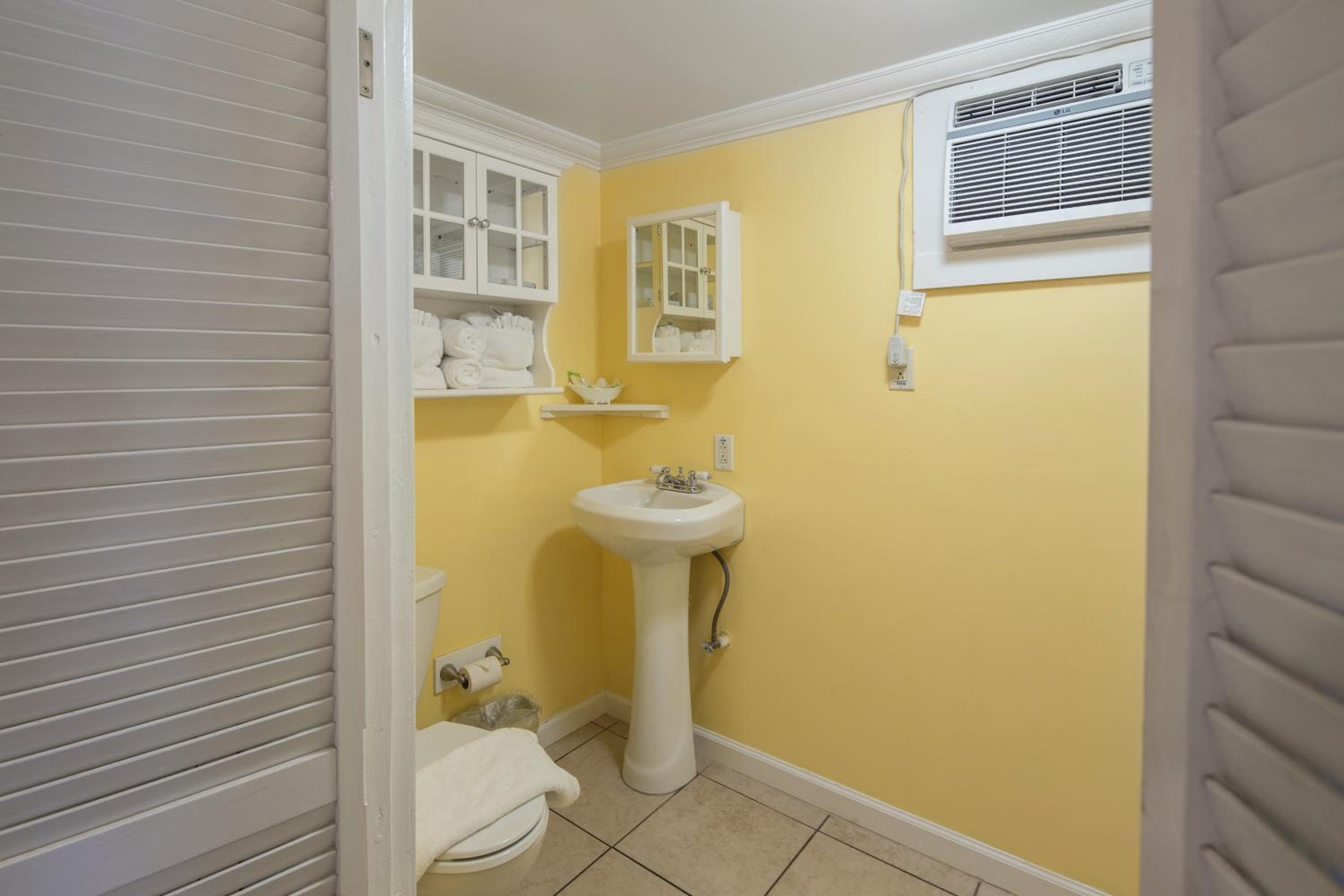 Suite - Photo 4