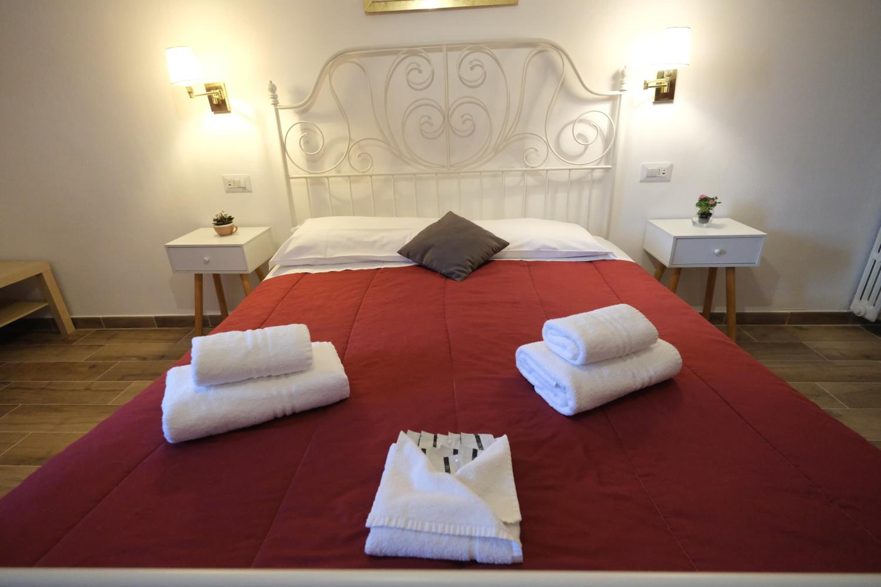 Double Room with Shared Bathroom photo 3
