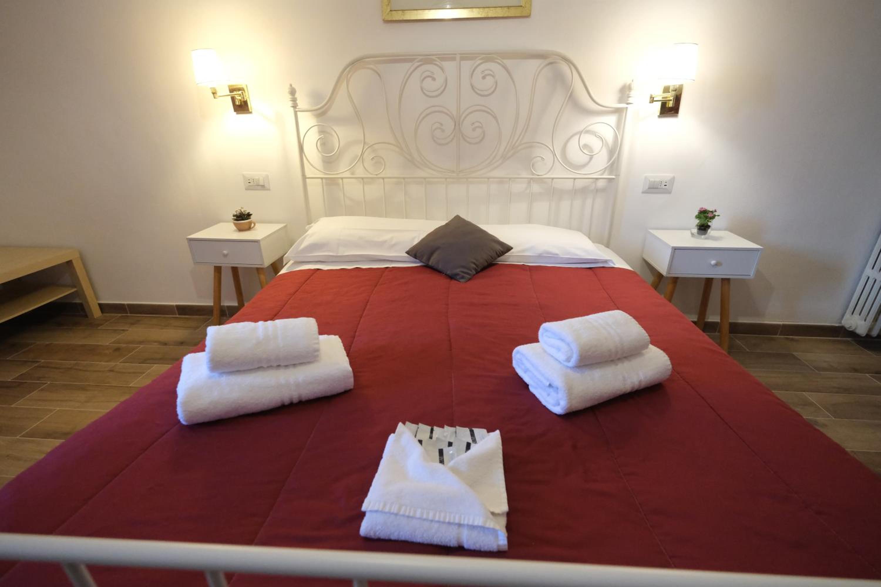 Double Room with Shared Bathroom photo 2