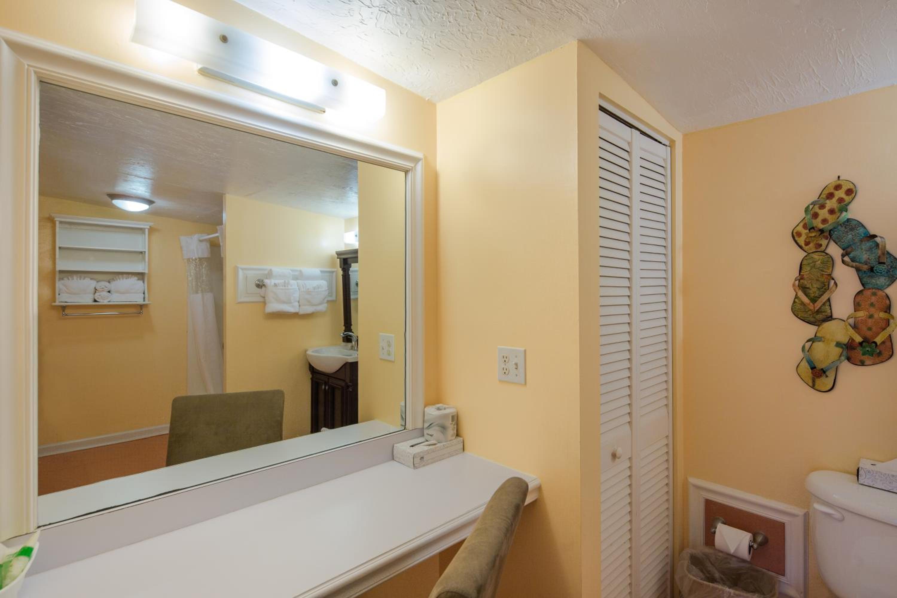 Suite - Photo 5