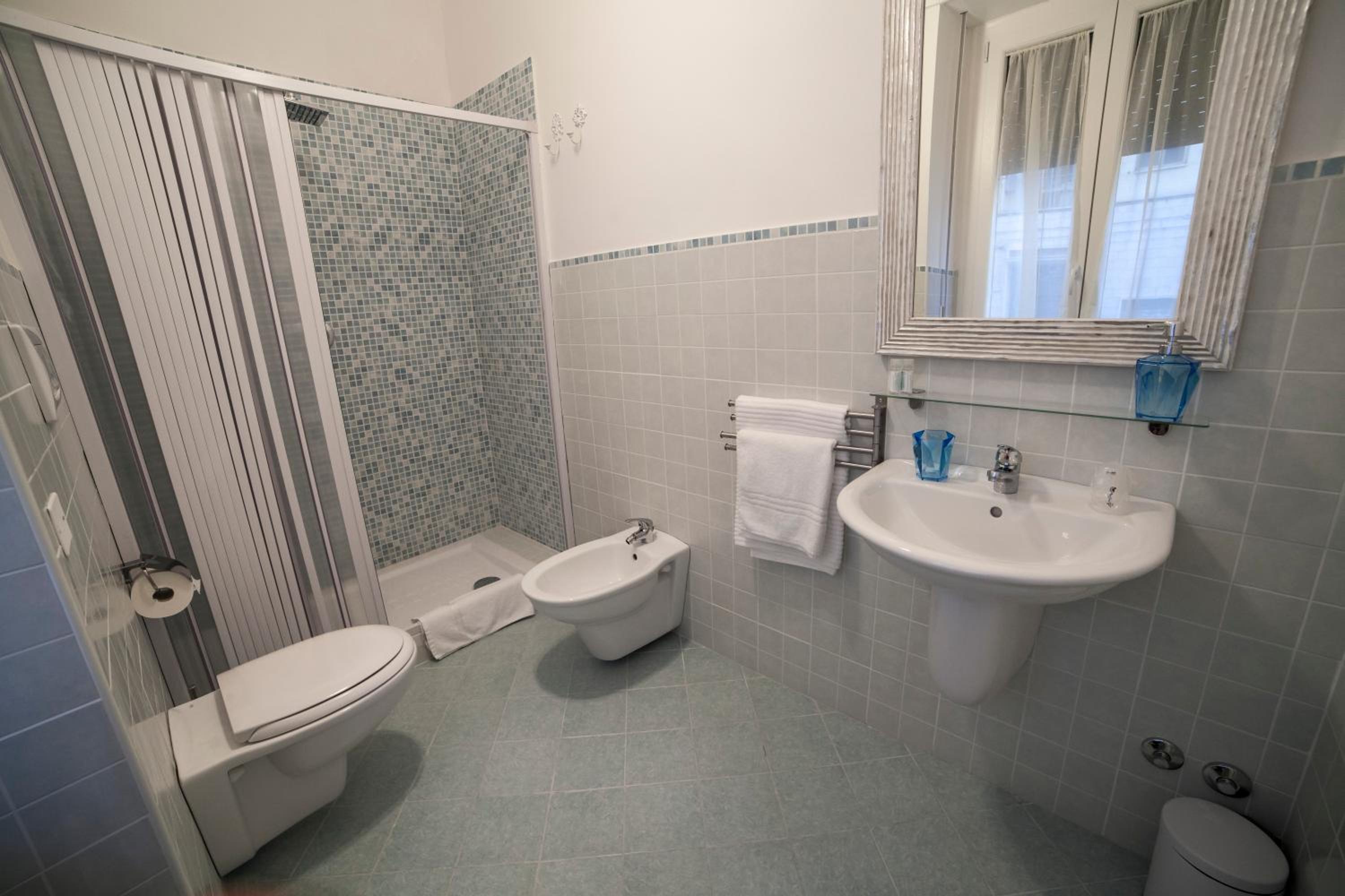 Double Room with Private Bathroom photo 2