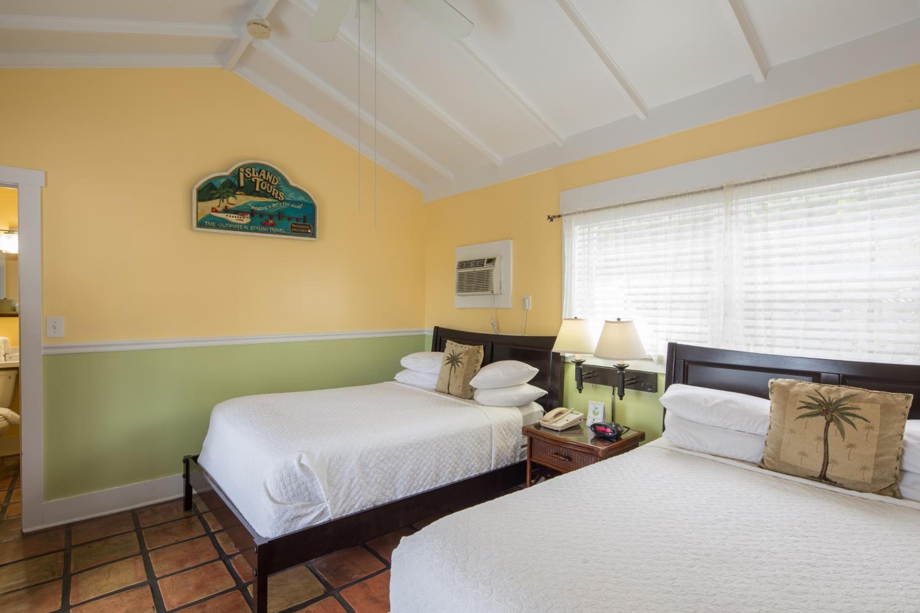 Double Room with Two Double Beds - Photo 6