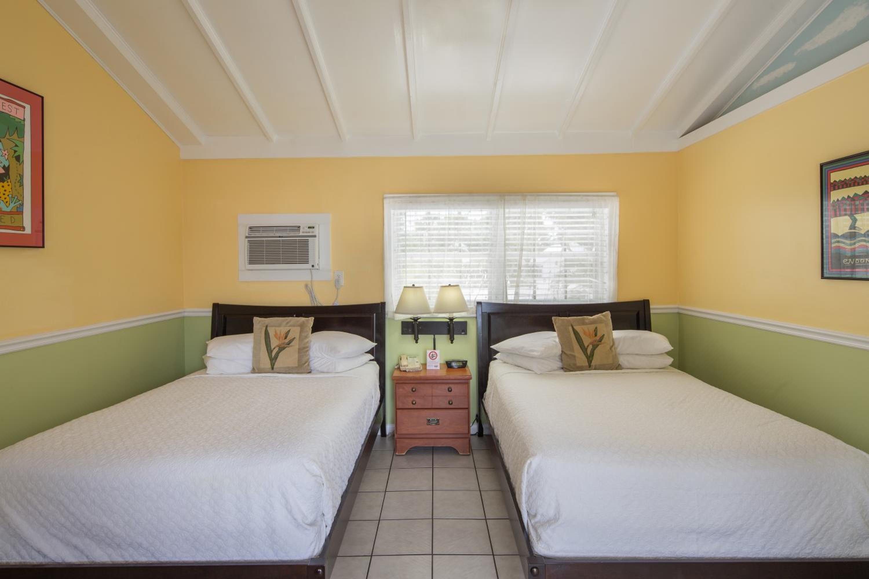 Double Room with Two Double Beds - Photo 5