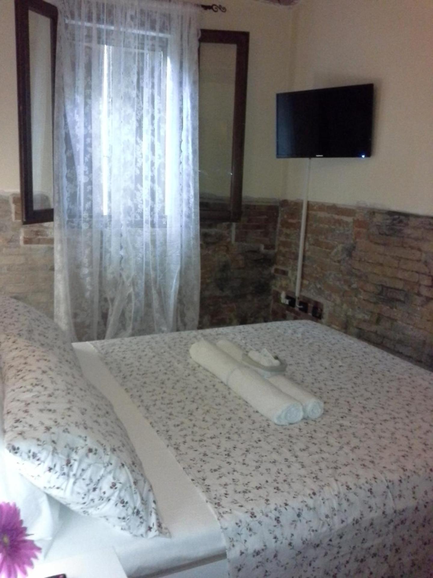 Deluxe Room - Photo 5