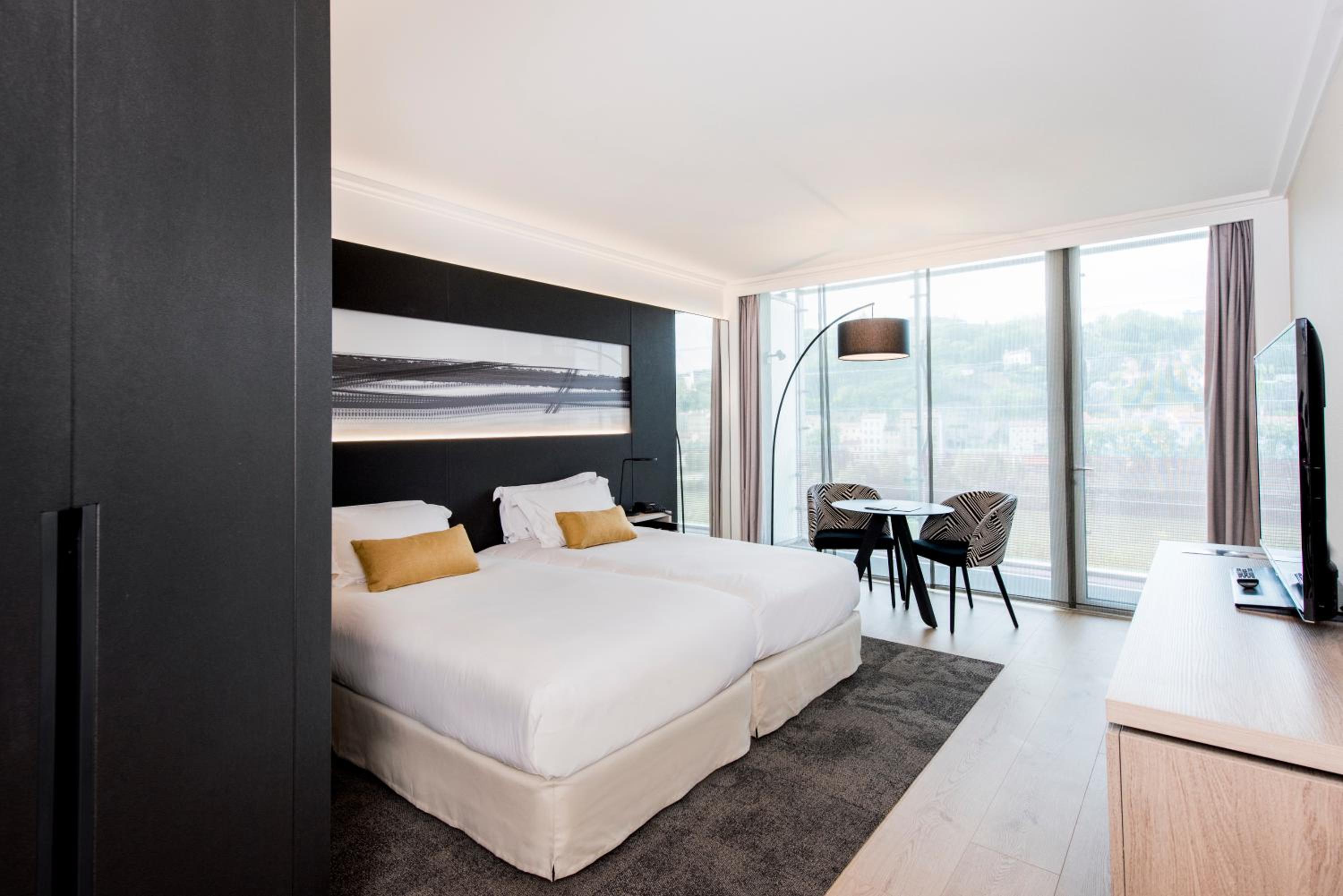 Deluxe King or Twin Room - Photo 3