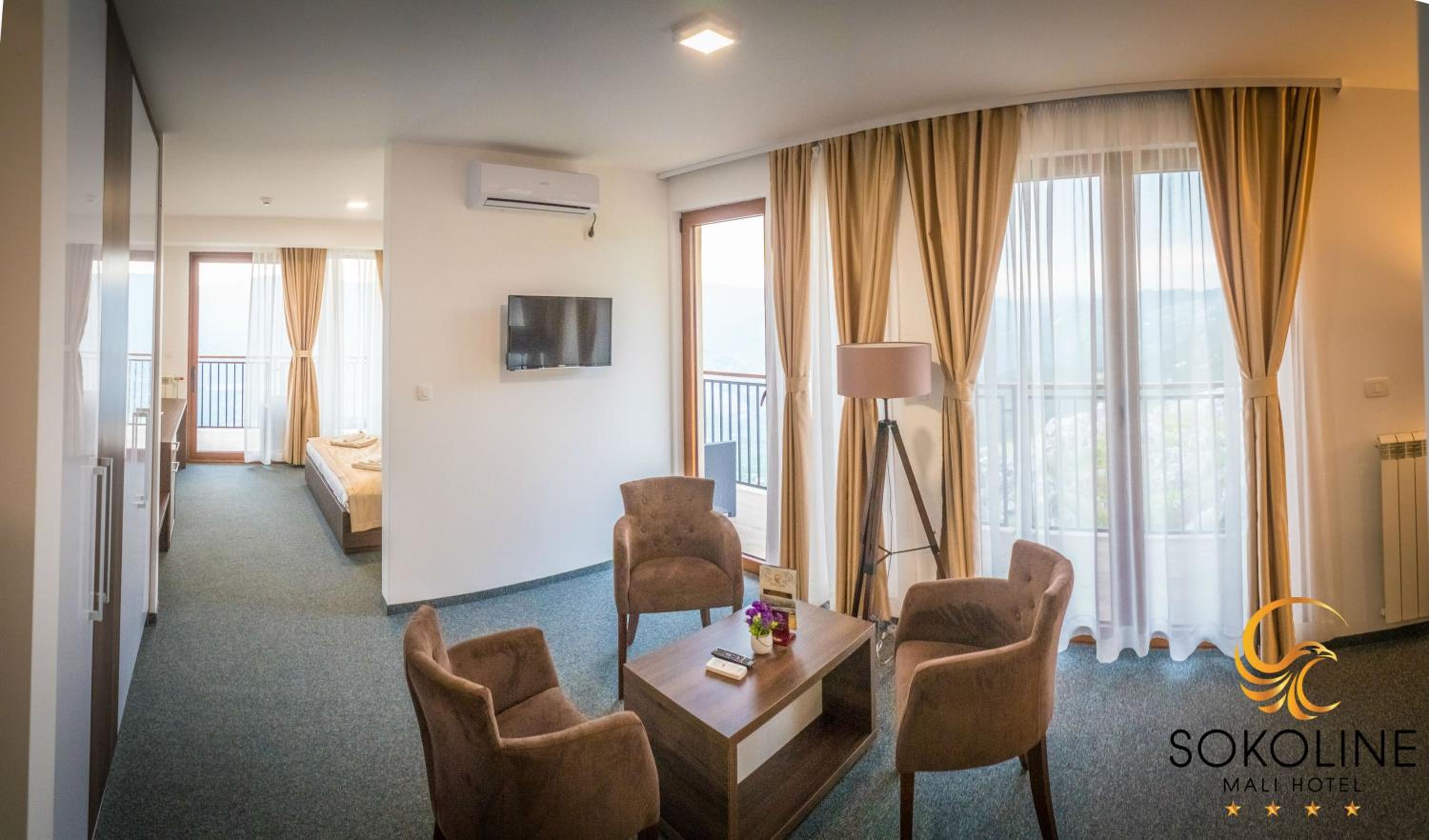 Deluxe Suite - Photo 6
