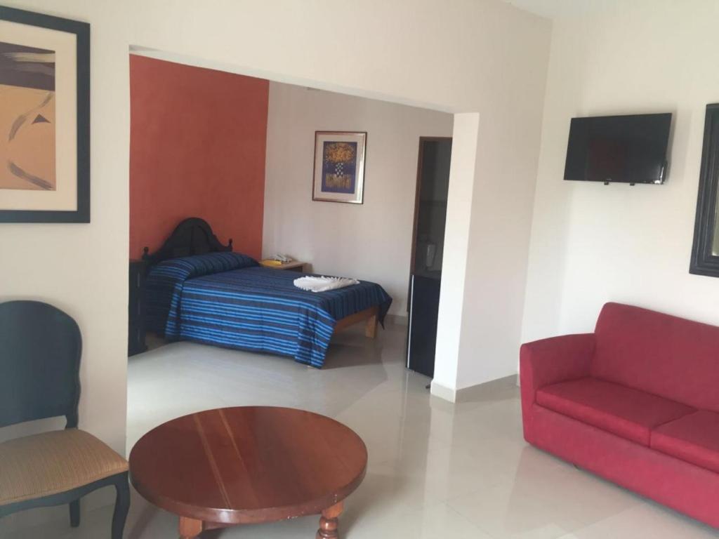 Family Room with Balcony photo 3