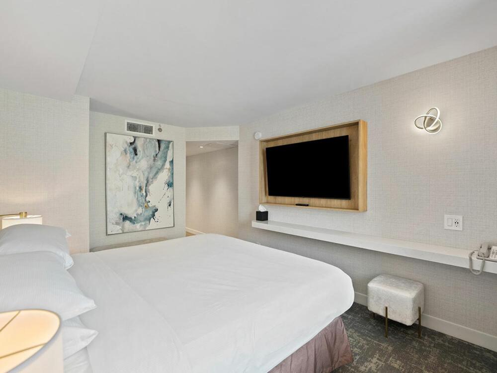 Premium Full Fallsview with Whirlpool - Floor 30 - Tower B