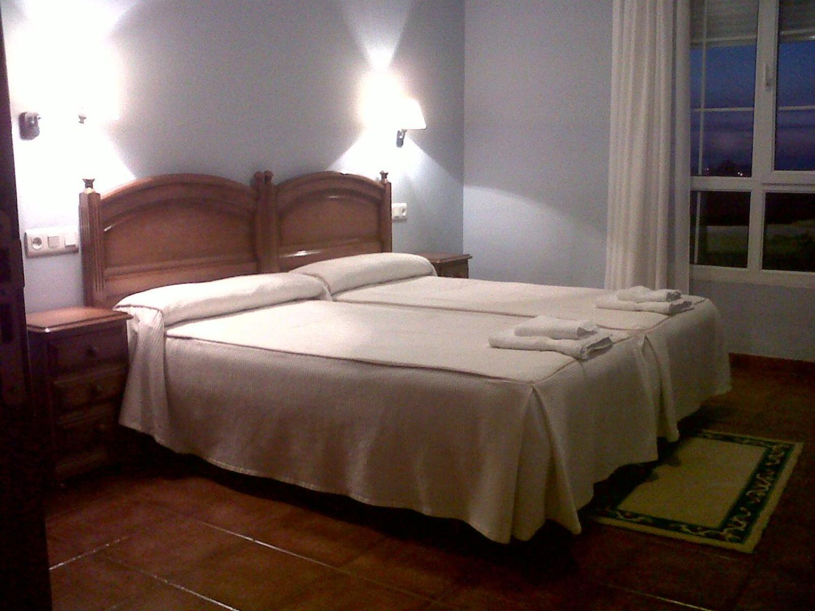 Twin Room with Sea View - Photo 3