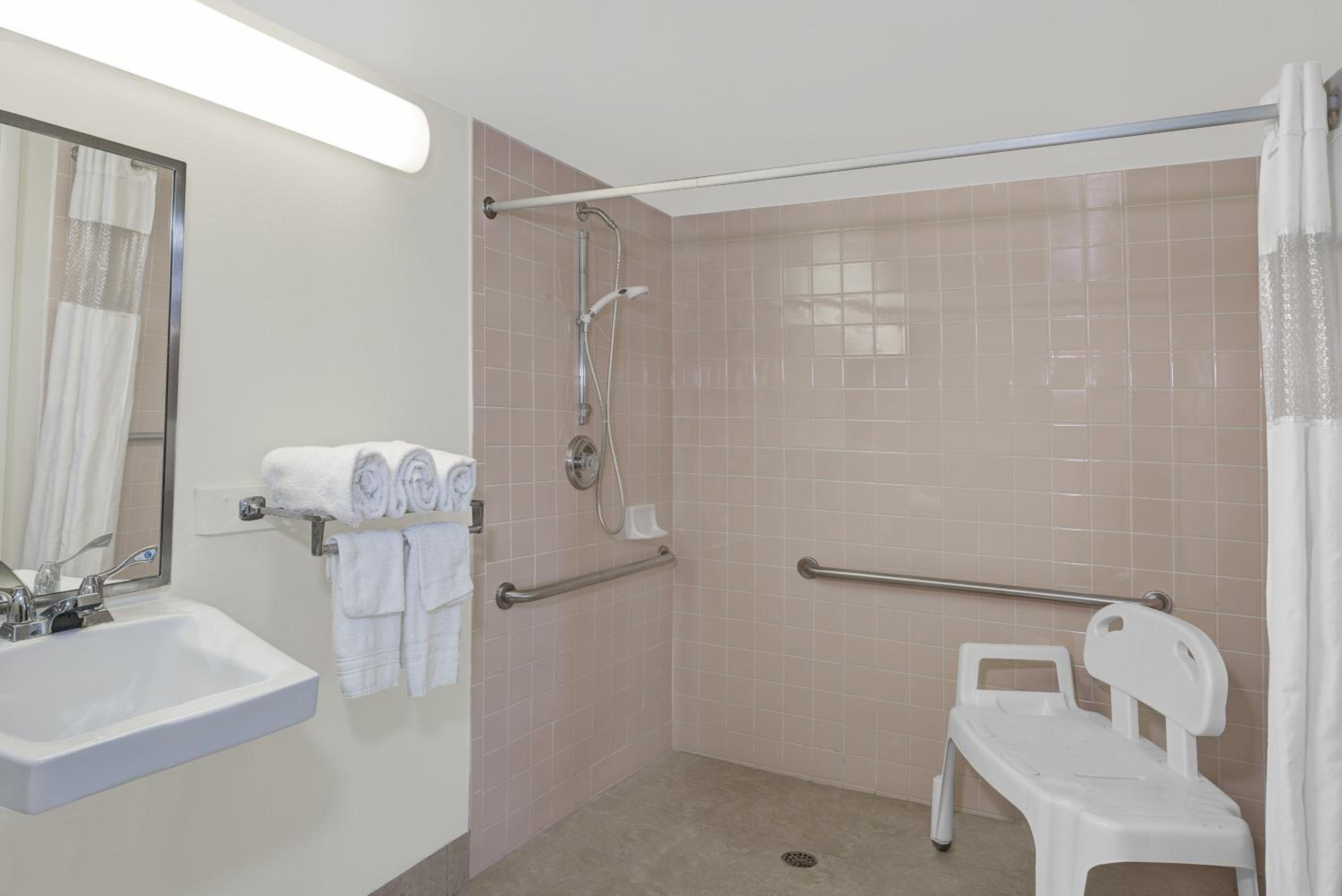 King Room - Disability Access/Non-Smoking - Photo 3