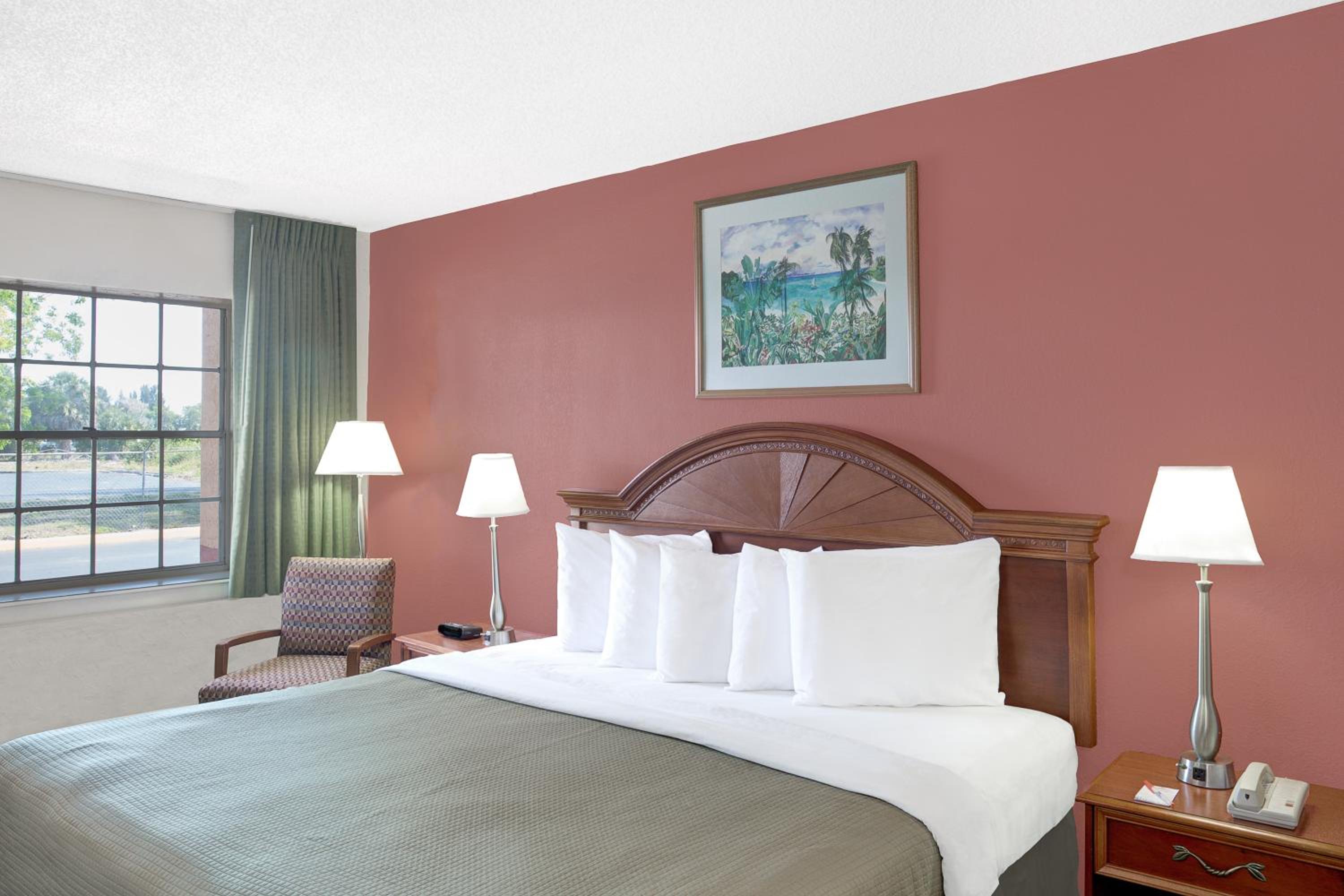 King Room - Disability Access/Non-Smoking - Photo 1