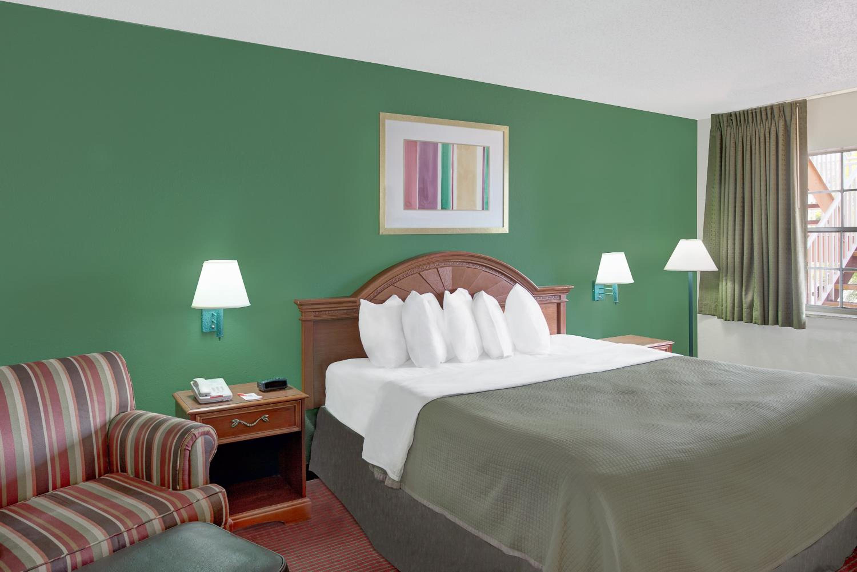King Room - Disability Access/Non-Smoking - Photo 5