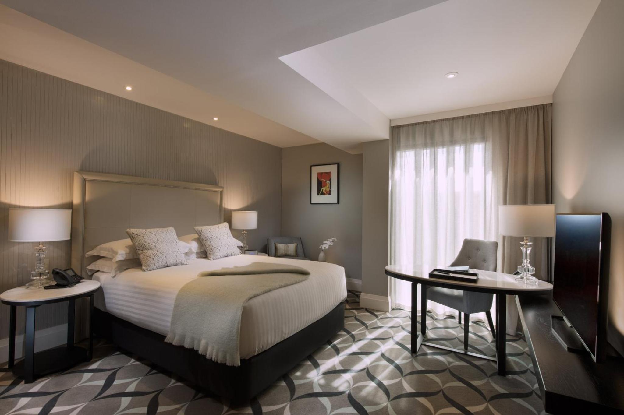 Premium Queen Room - Accessible photo 3