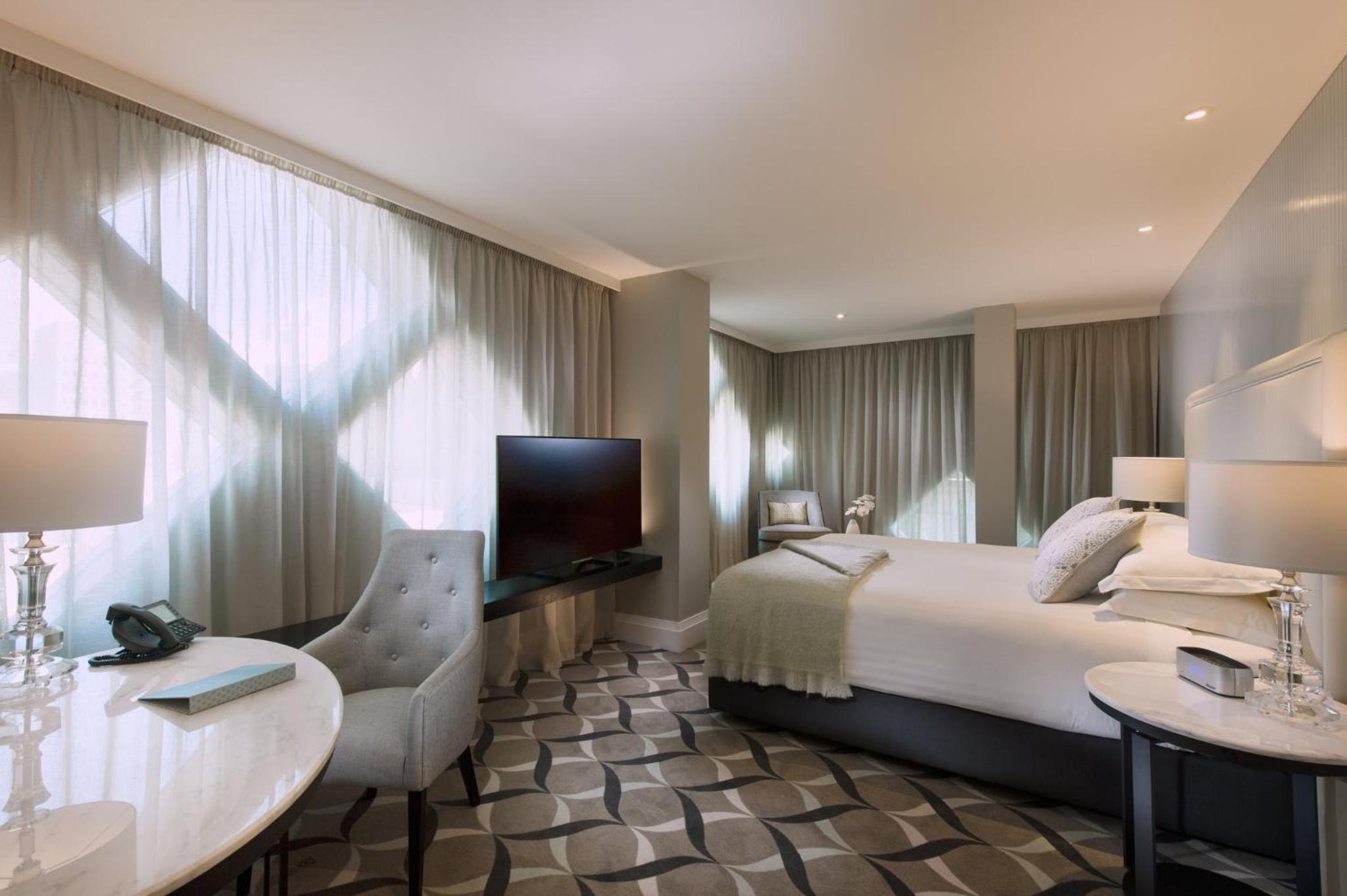 Premium Corner King Room
