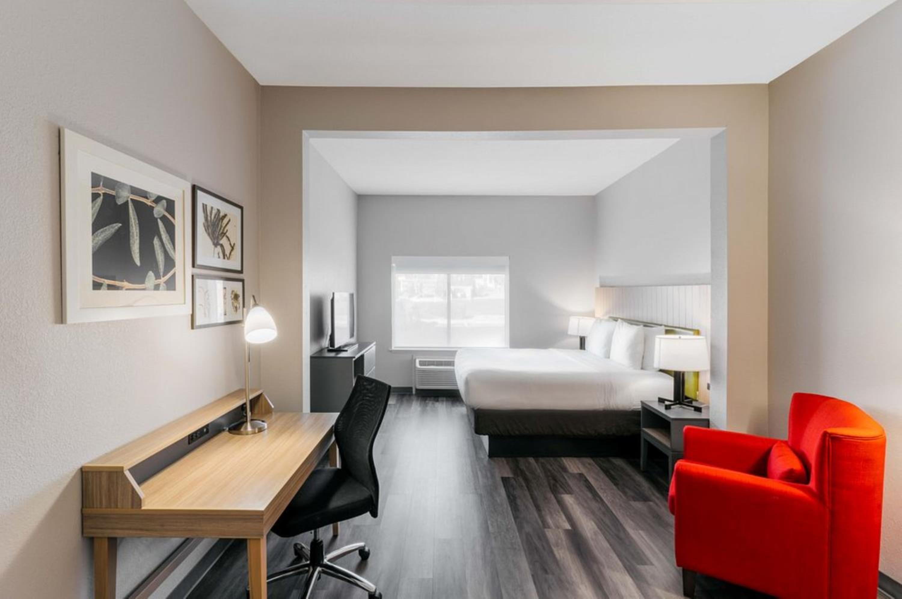 King Suite - Photo 2