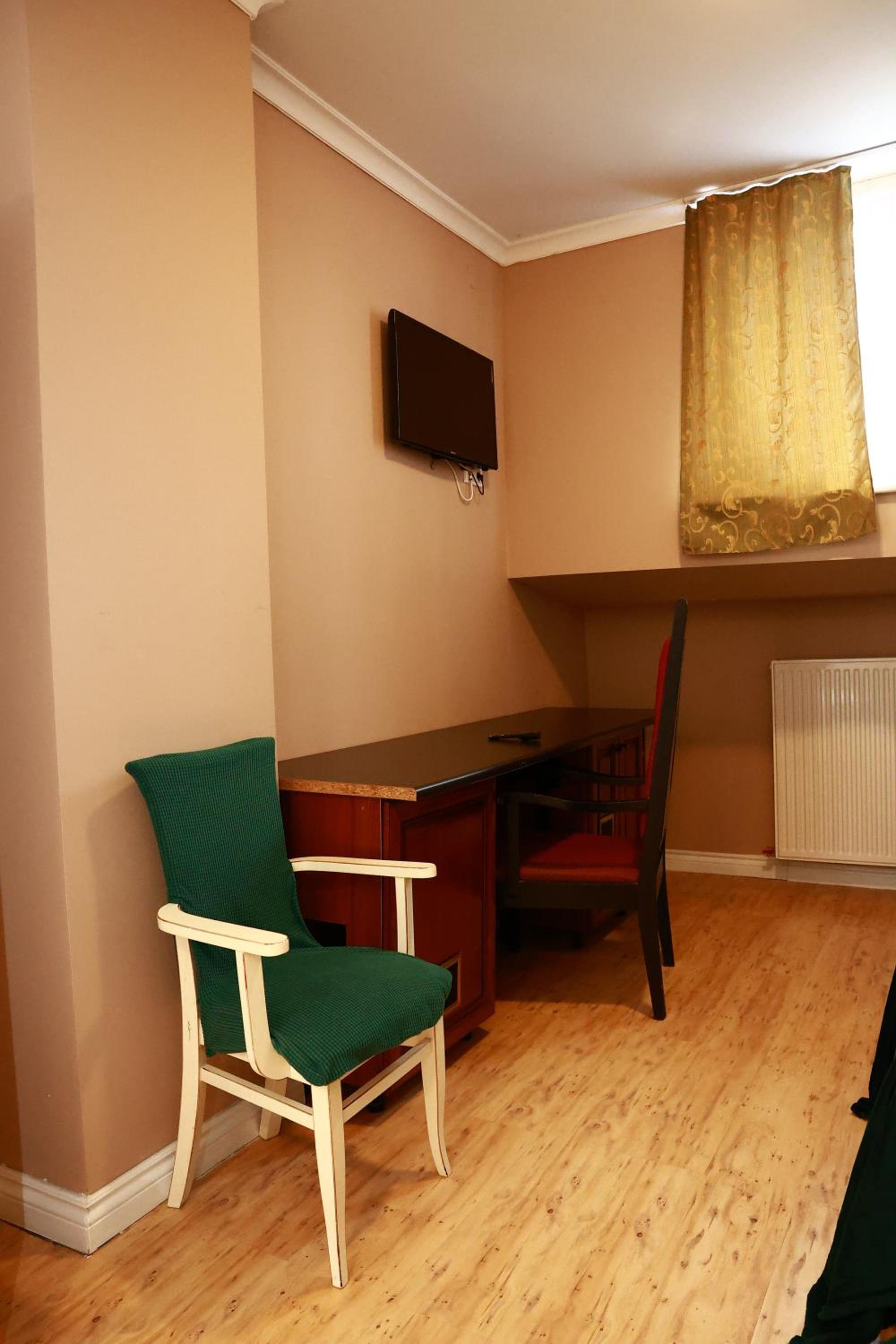 Economy Triple Room - Photo 4