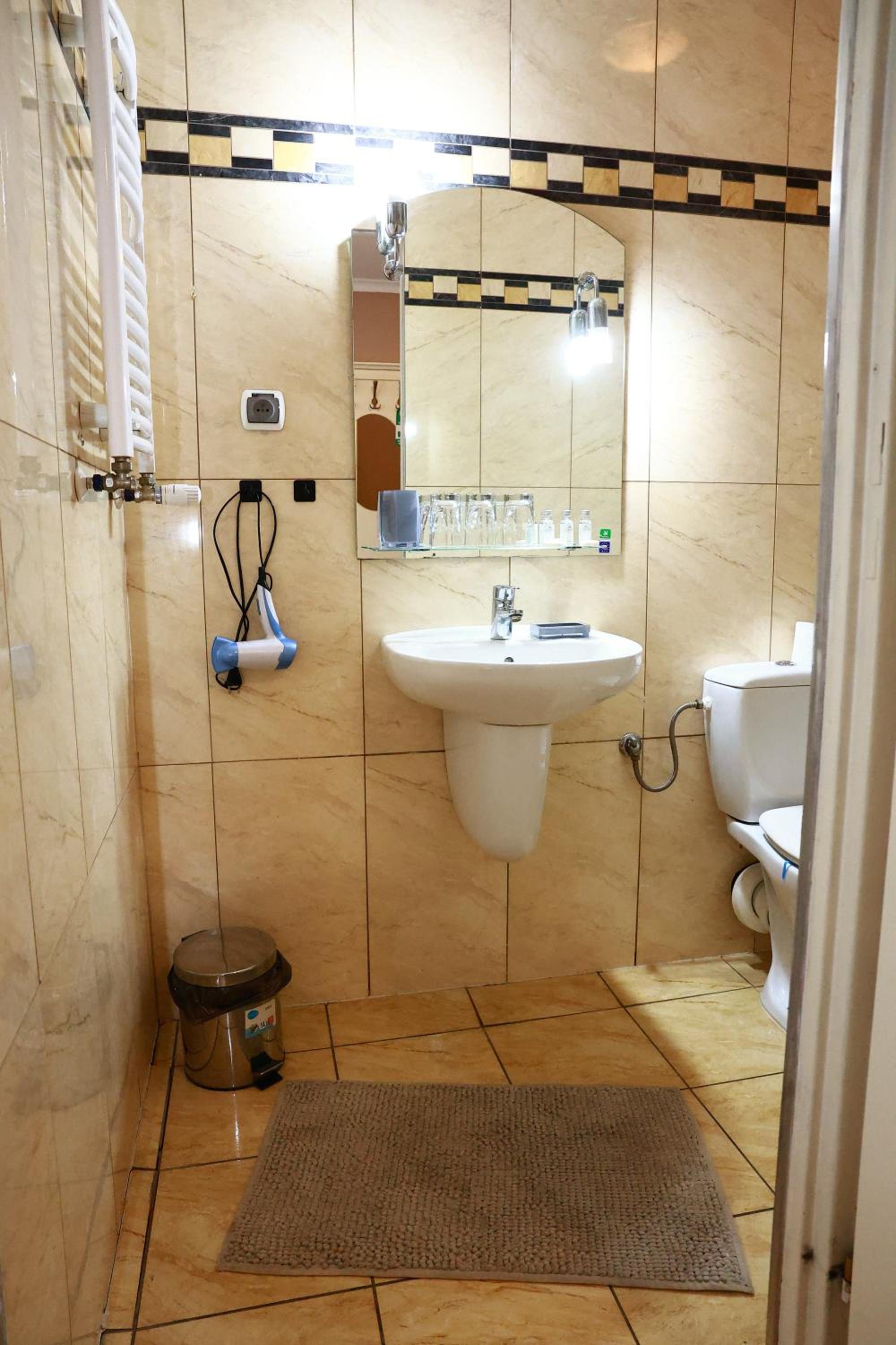 Economy Triple Room - Photo 1