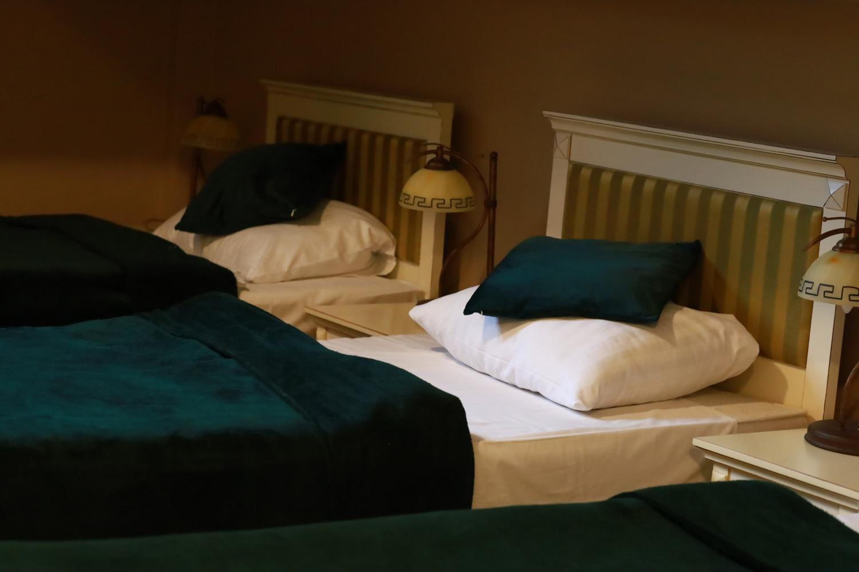 Economy Triple Room - Photo 3