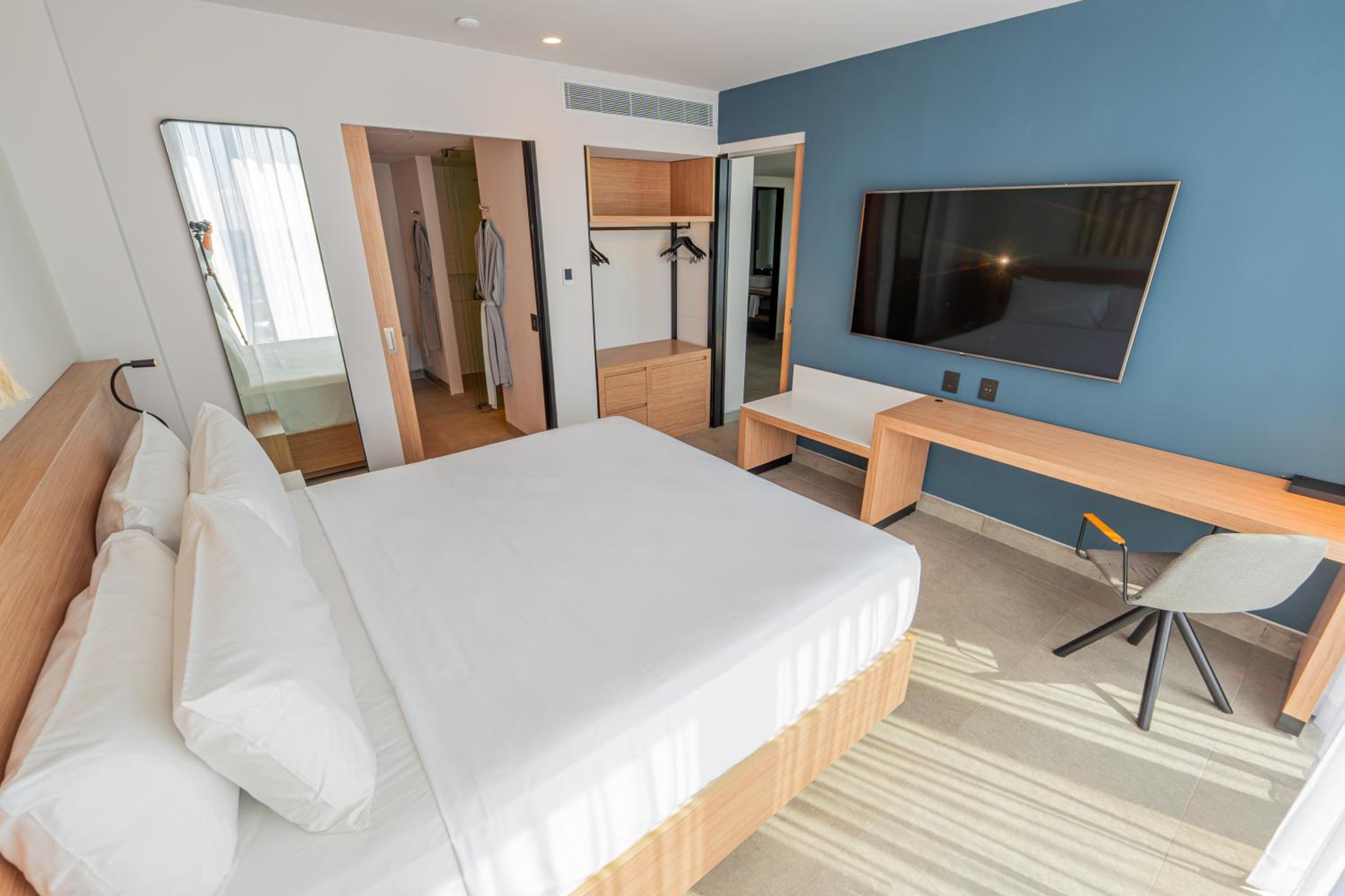 One-Bedroom Corner King Suite