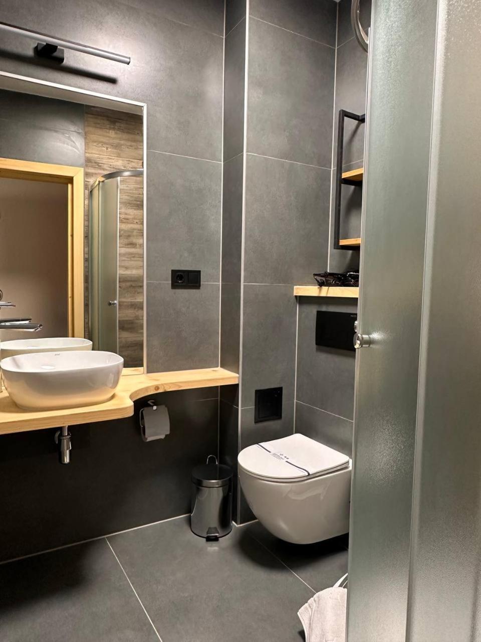 Deluxe Double Room with Extra Bed photo 2