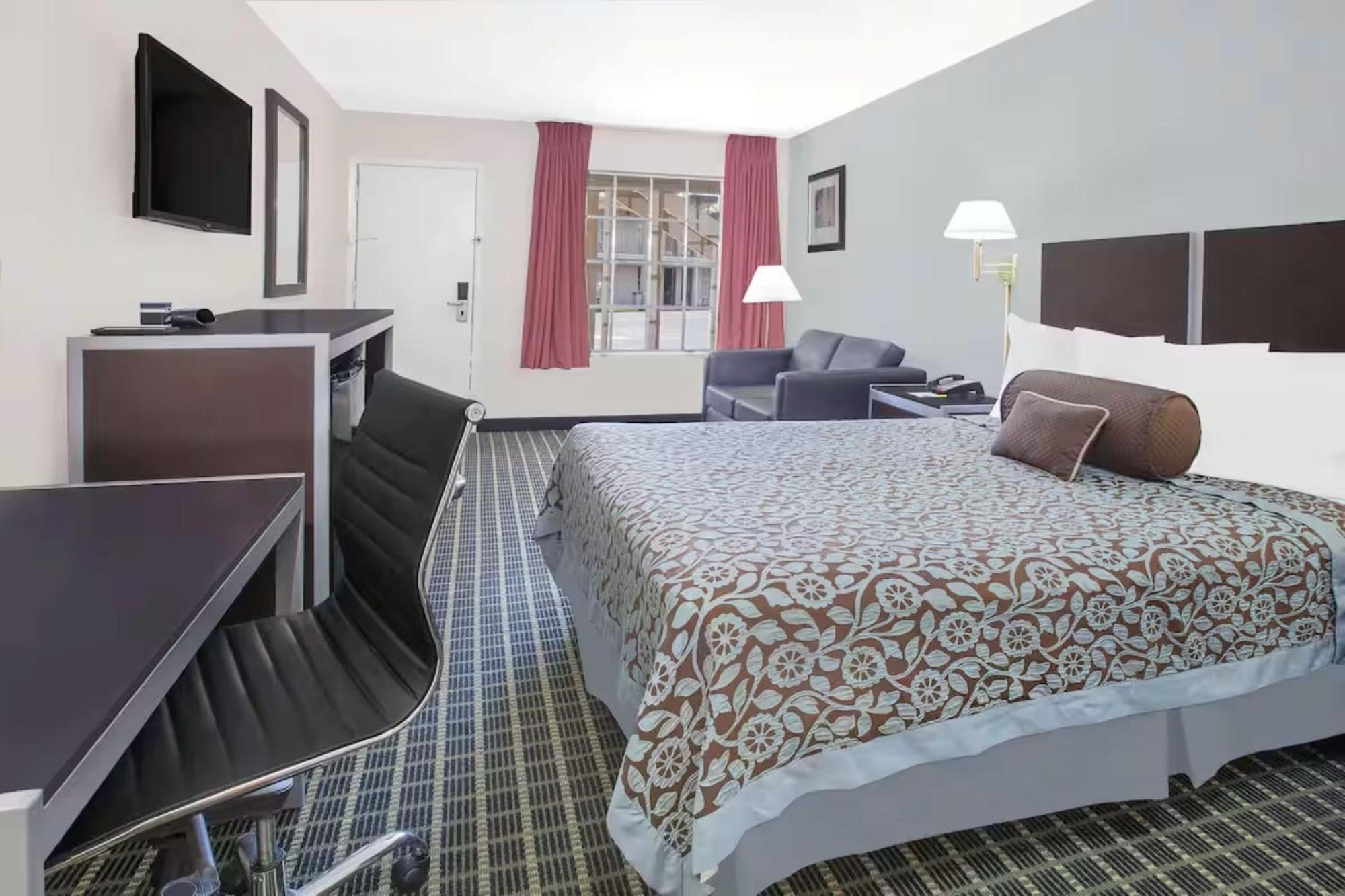 Queen Room - Mobility Access/Non-Smoking - Photo 1