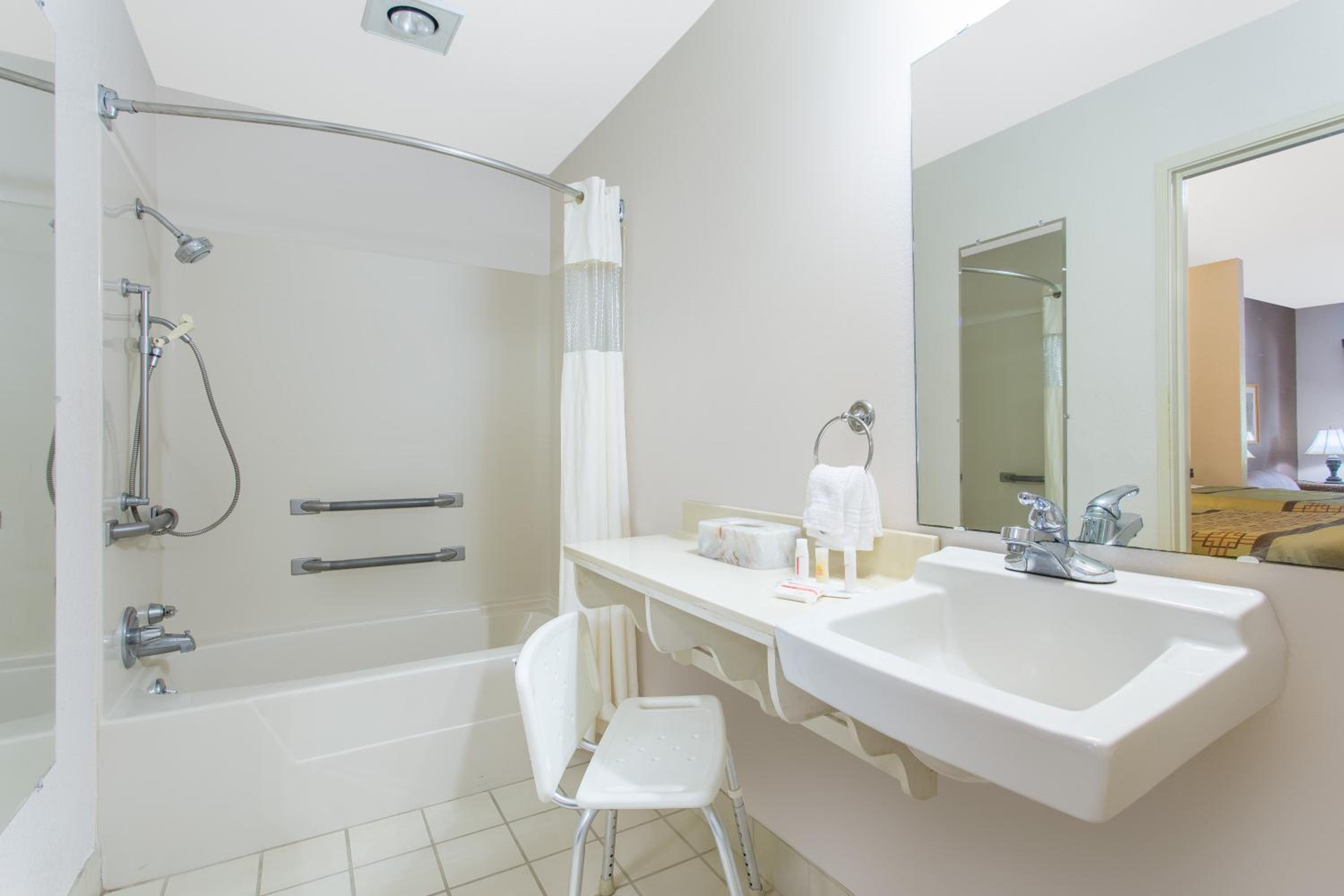 King Room - Mobility Access/Non-Smoking - Photo 6