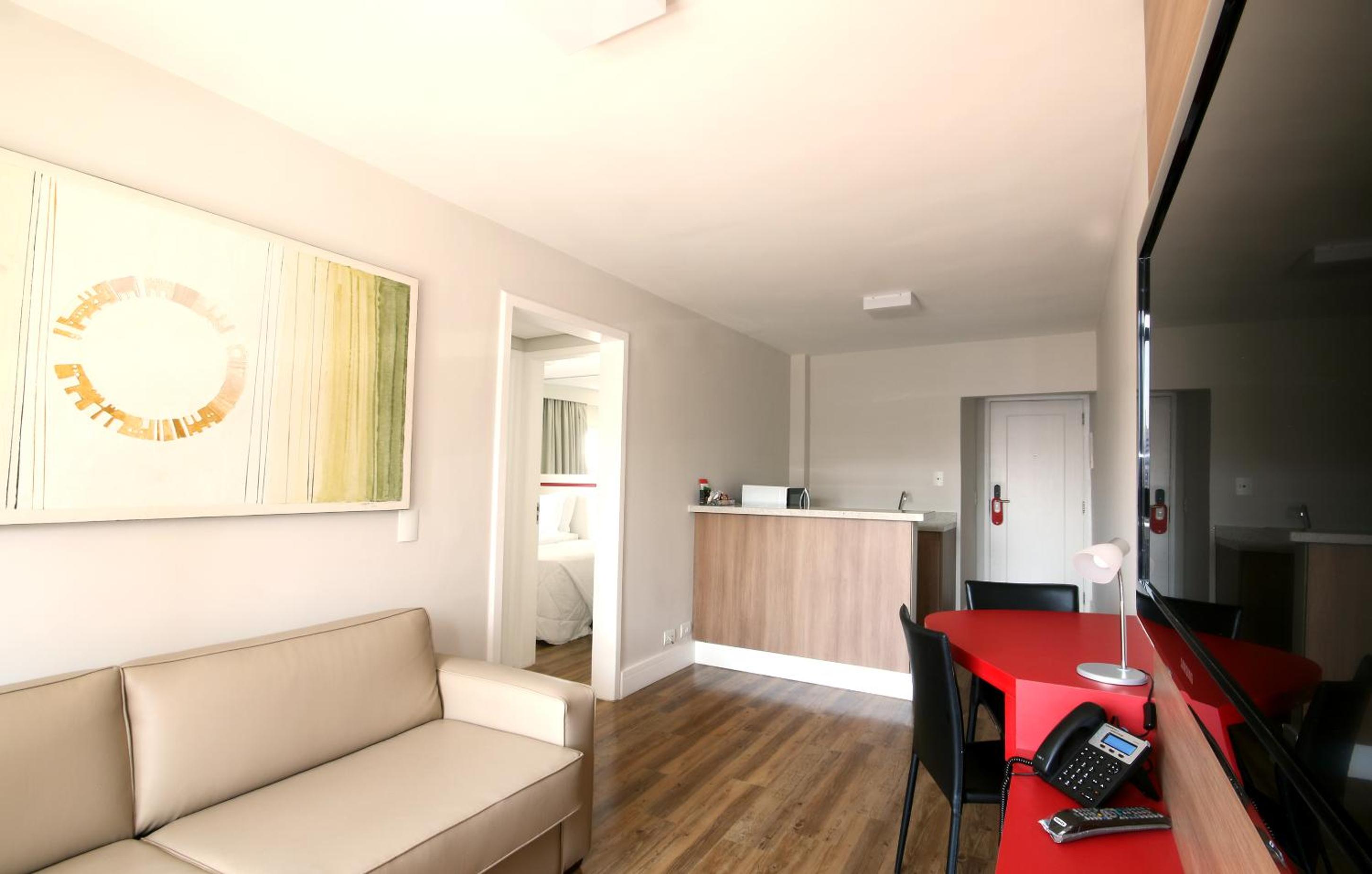 Ez Aclimação Hotel — Two-Bedroom Apartment (1 Queen & 2 Single Beds)