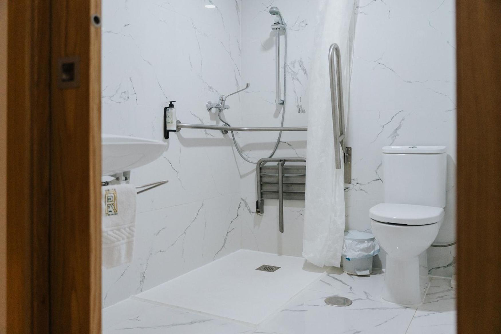 Double Room - Disability Access - Photo 3
