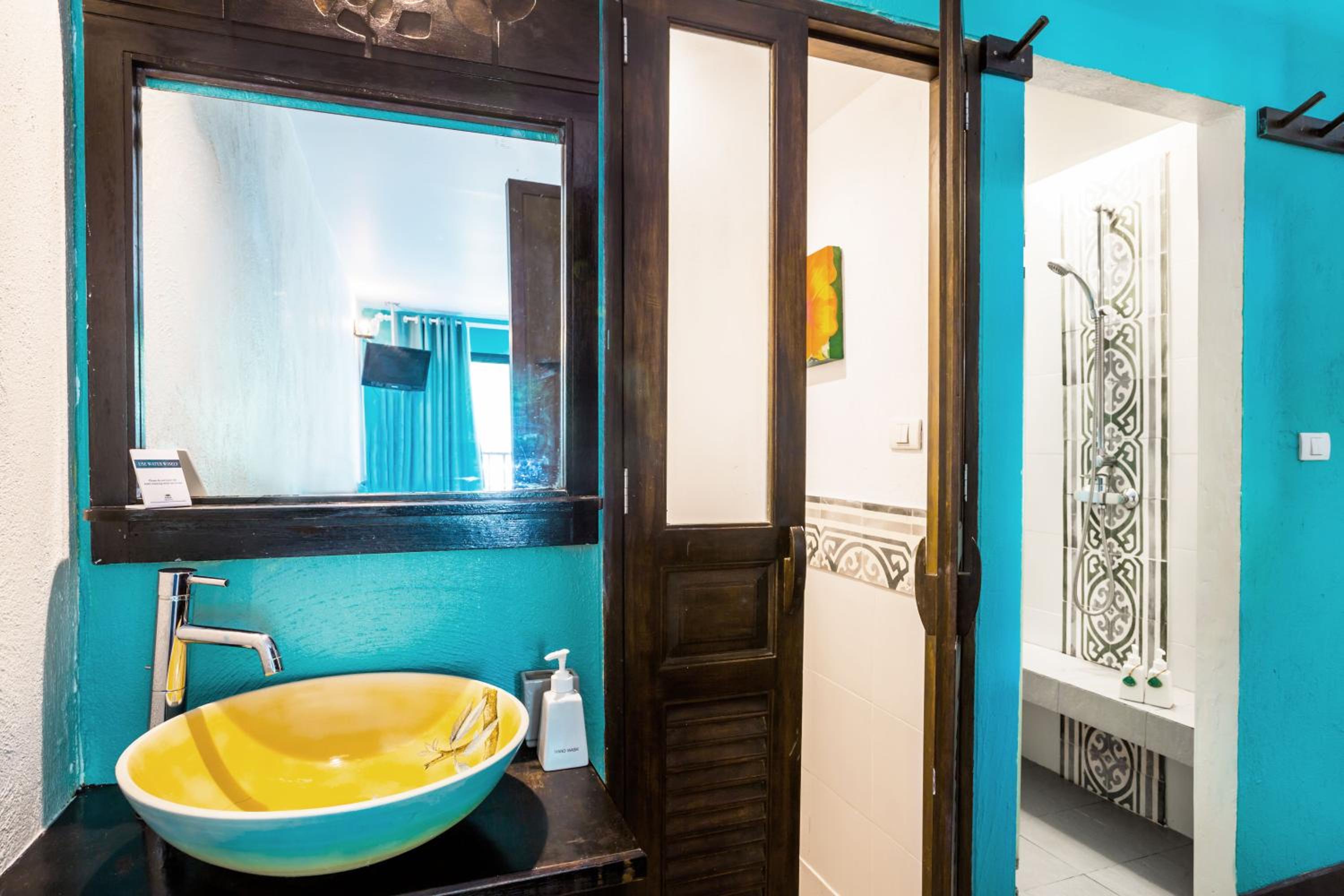 Deluxe Double or Twin Room - Photo 12