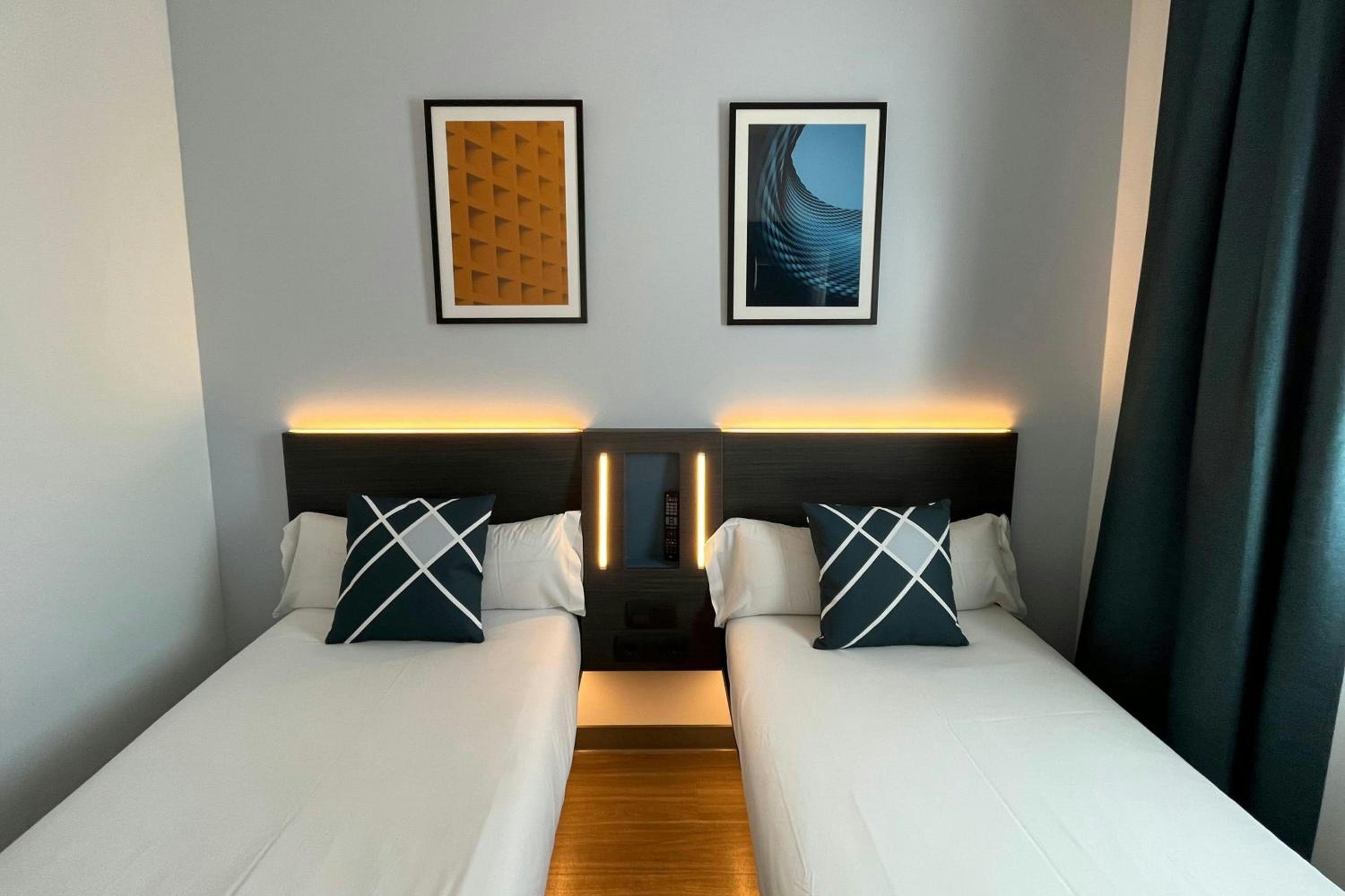 Standard Twin Room photo 2