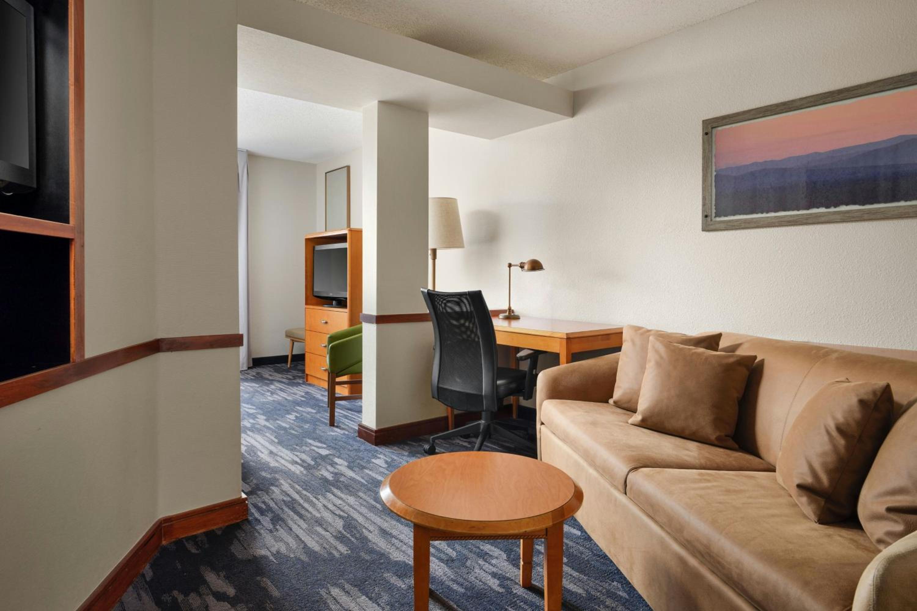 One-Bedroom King Suite with Sofa Bed - Photo 2