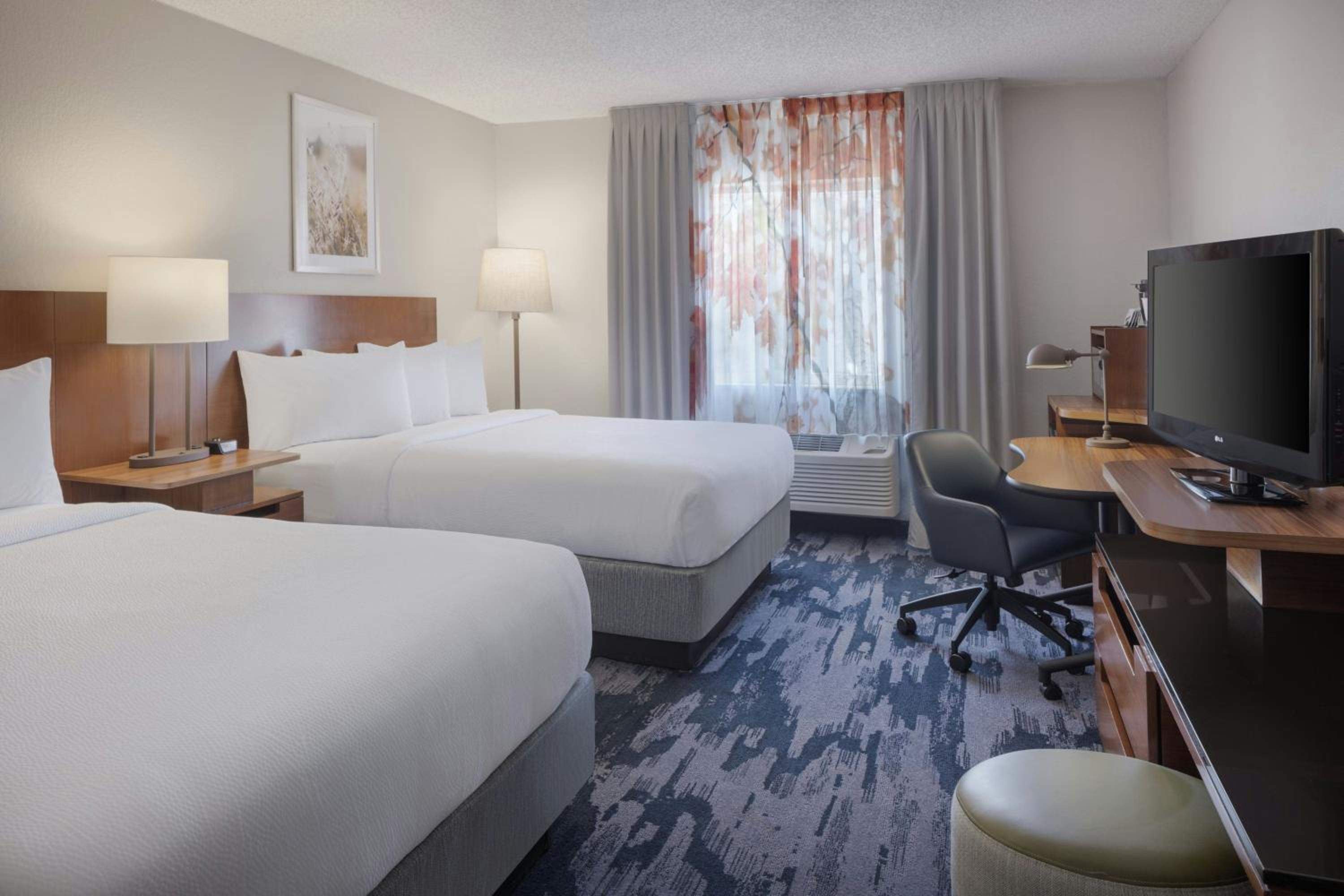 Queen Room with Two Queen Beds and Bathtub - Mobility Access/Hearing Accessible photo 1