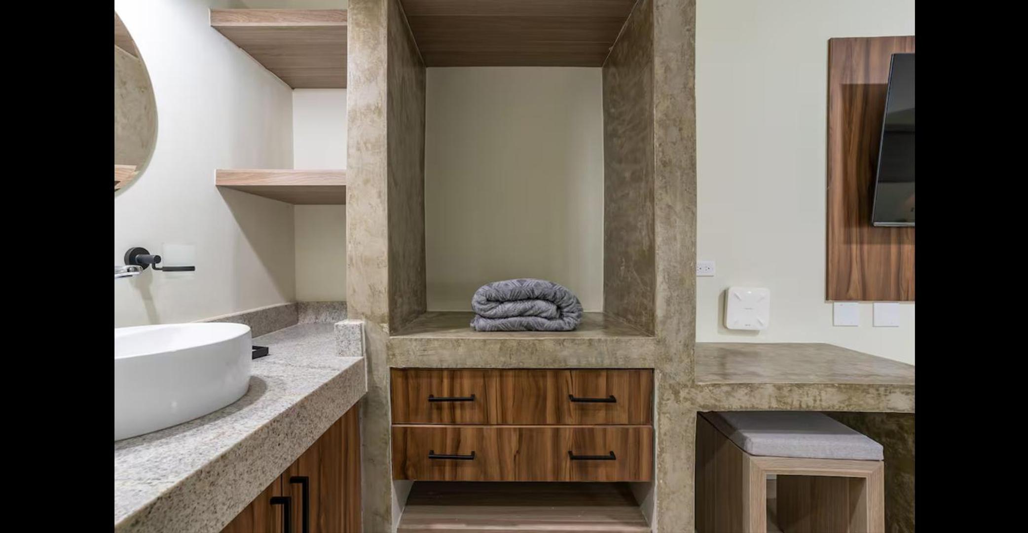 Studio Apartment with Queen Bed