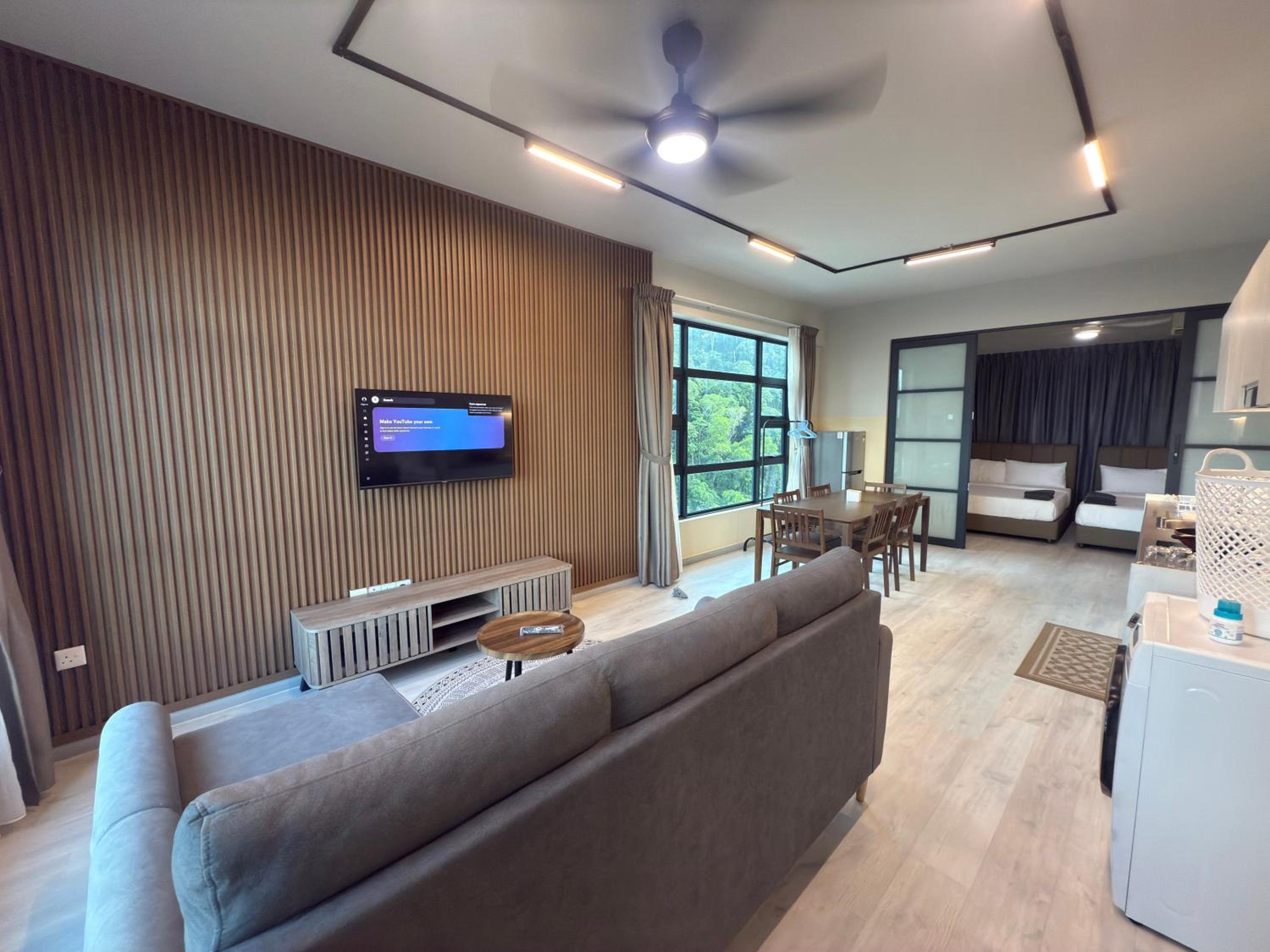 Apartment with Pool View
