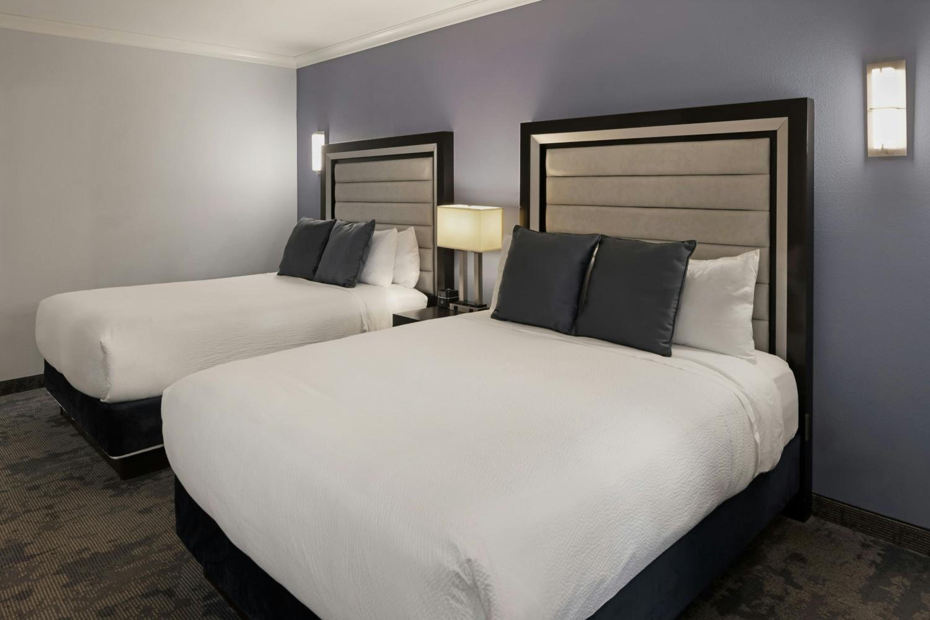 Queen Studio with Two Queen Beds and Sofa Bed - Courtyard View - Photo 2