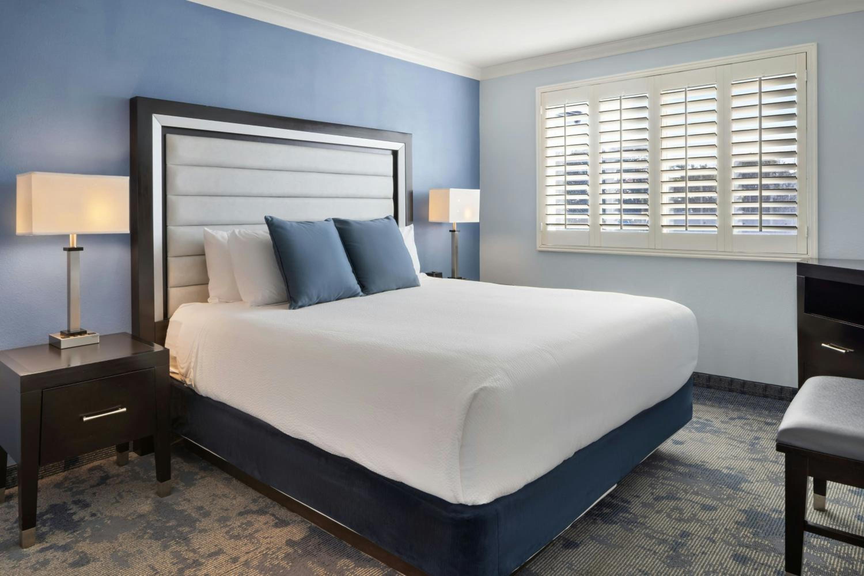 One-Bedroom King Suite with Sofa Bed  - Photo 5