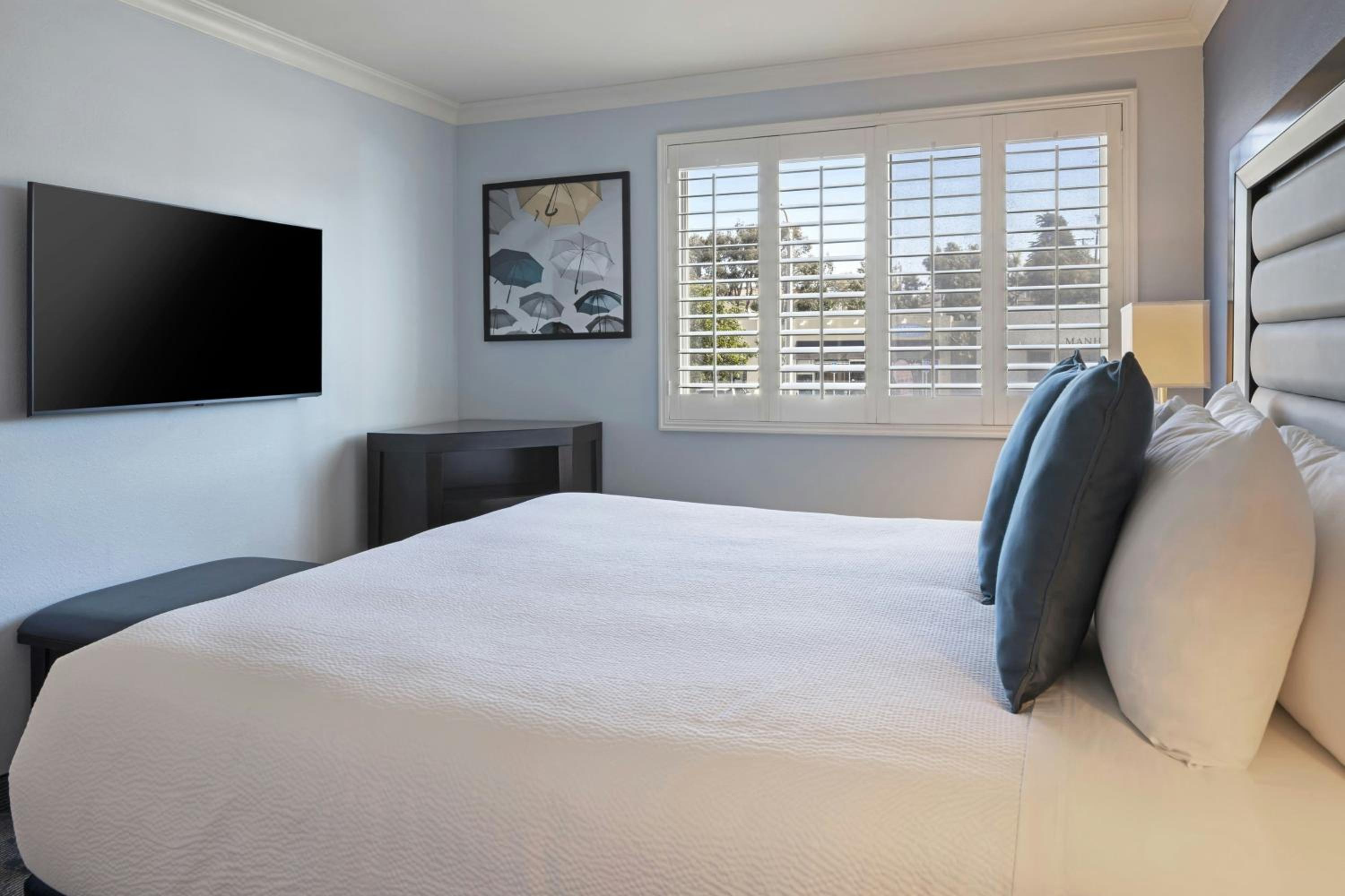 One-Bedroom King Suite with Sofa Bed  - Photo 6