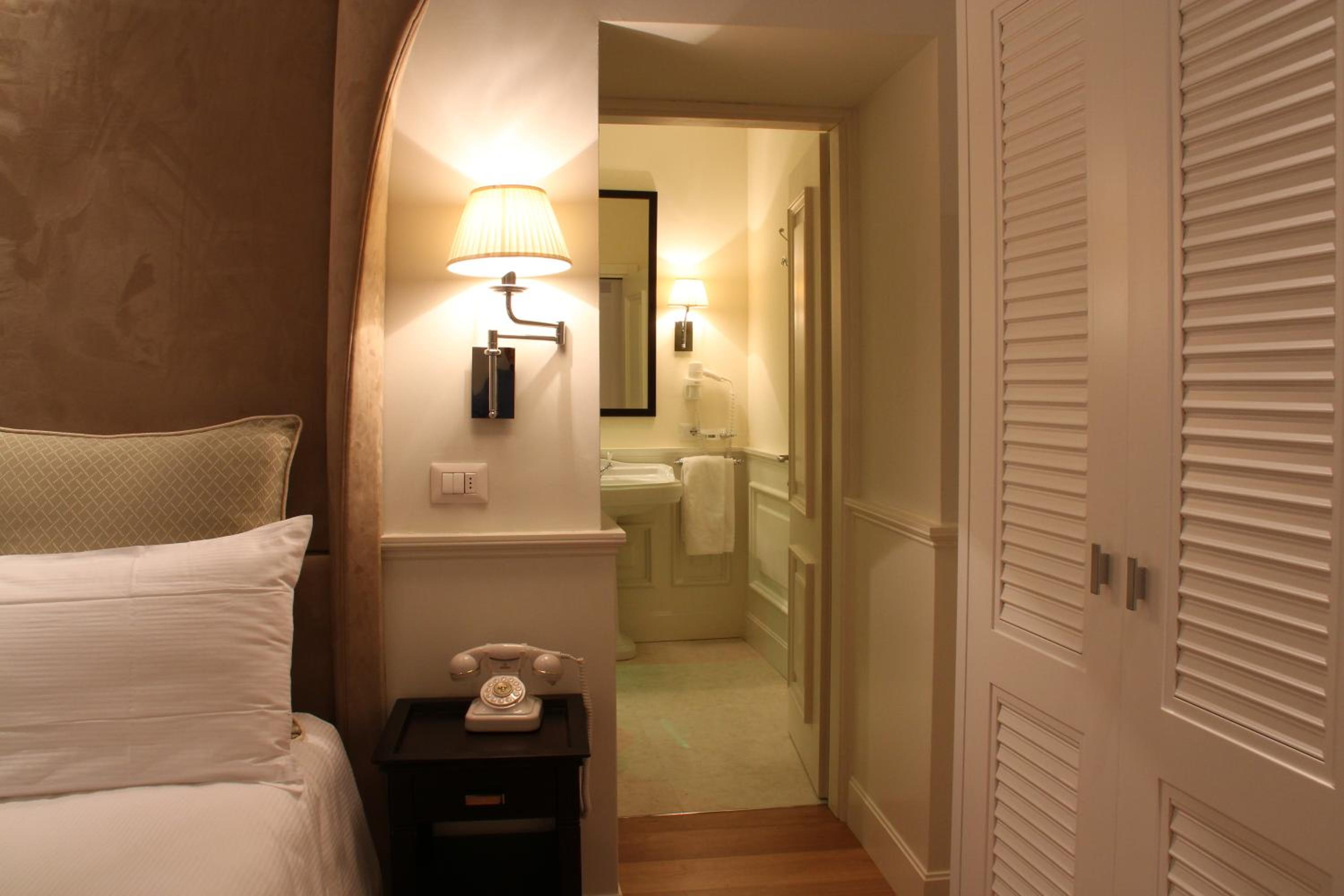 Double or Twin Room - Photo 15