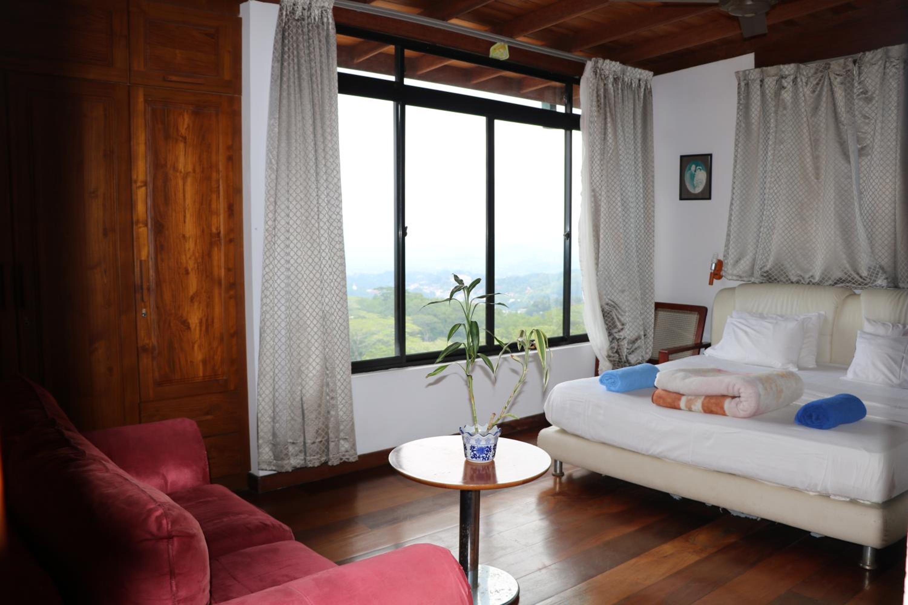 Deluxe Family Room - Panoramic Mountain View photo 1