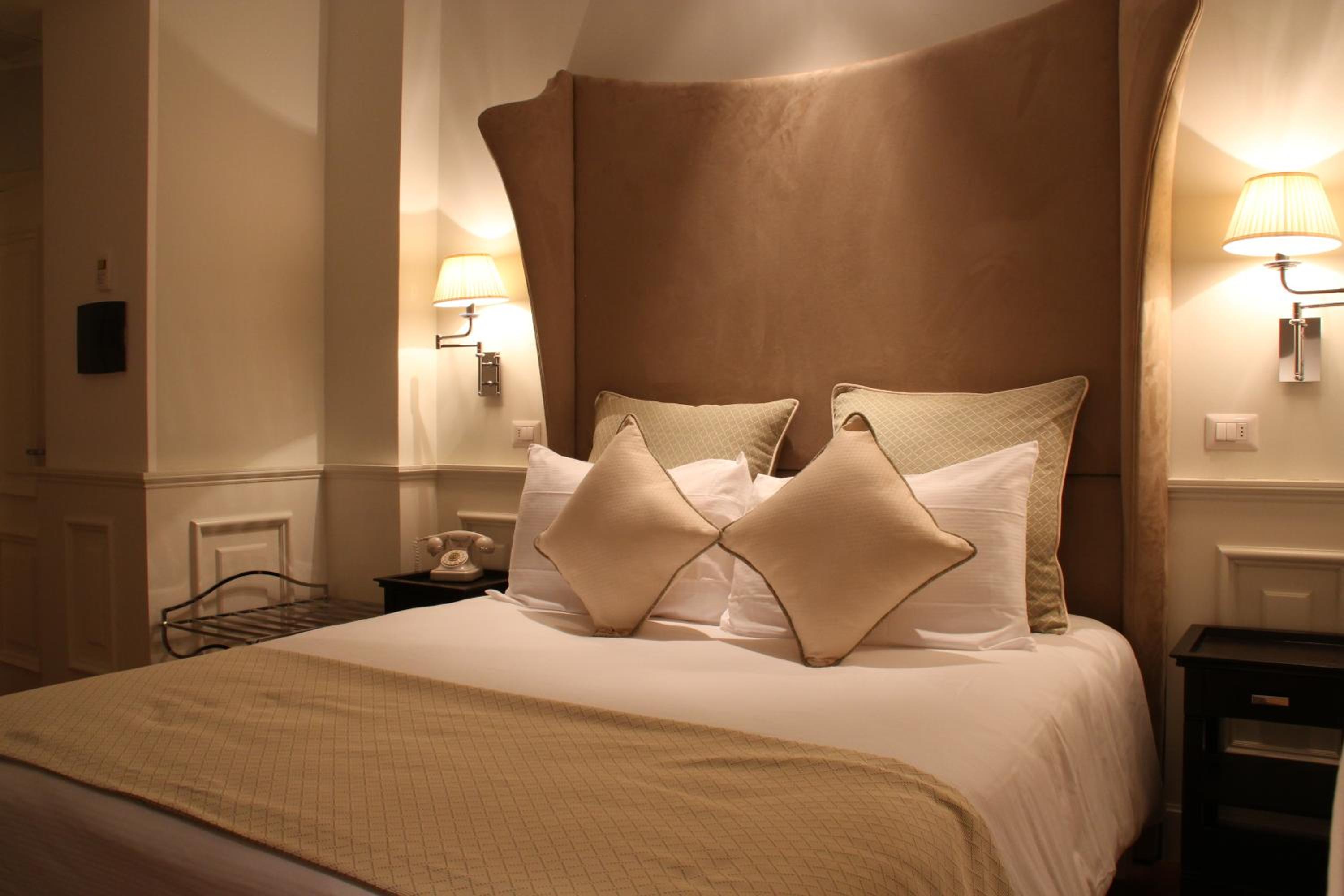 Double or Twin Room - Photo 13