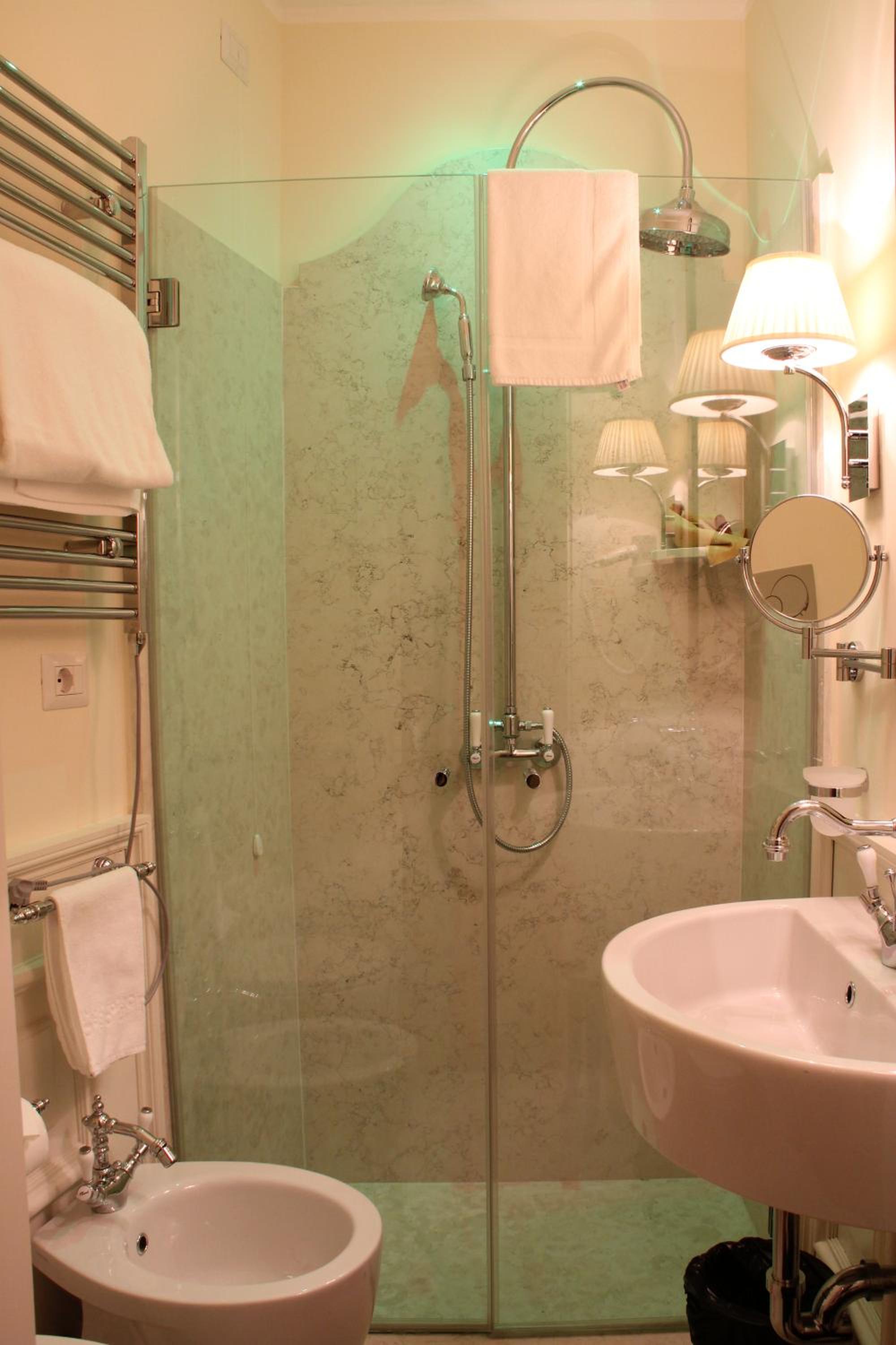 Double or Twin Room - Photo 8