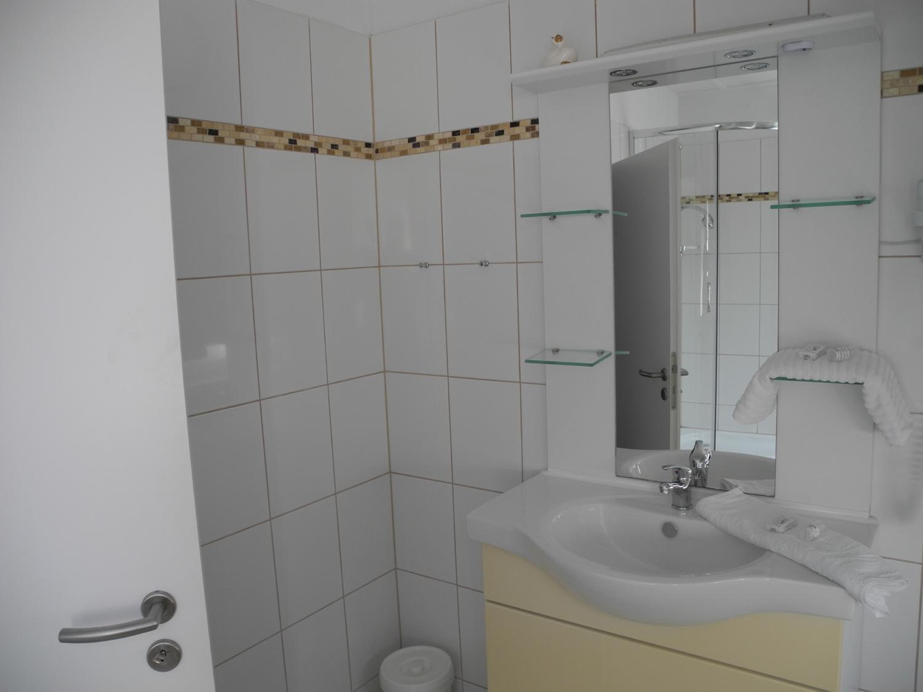 Double Room - Photo 6