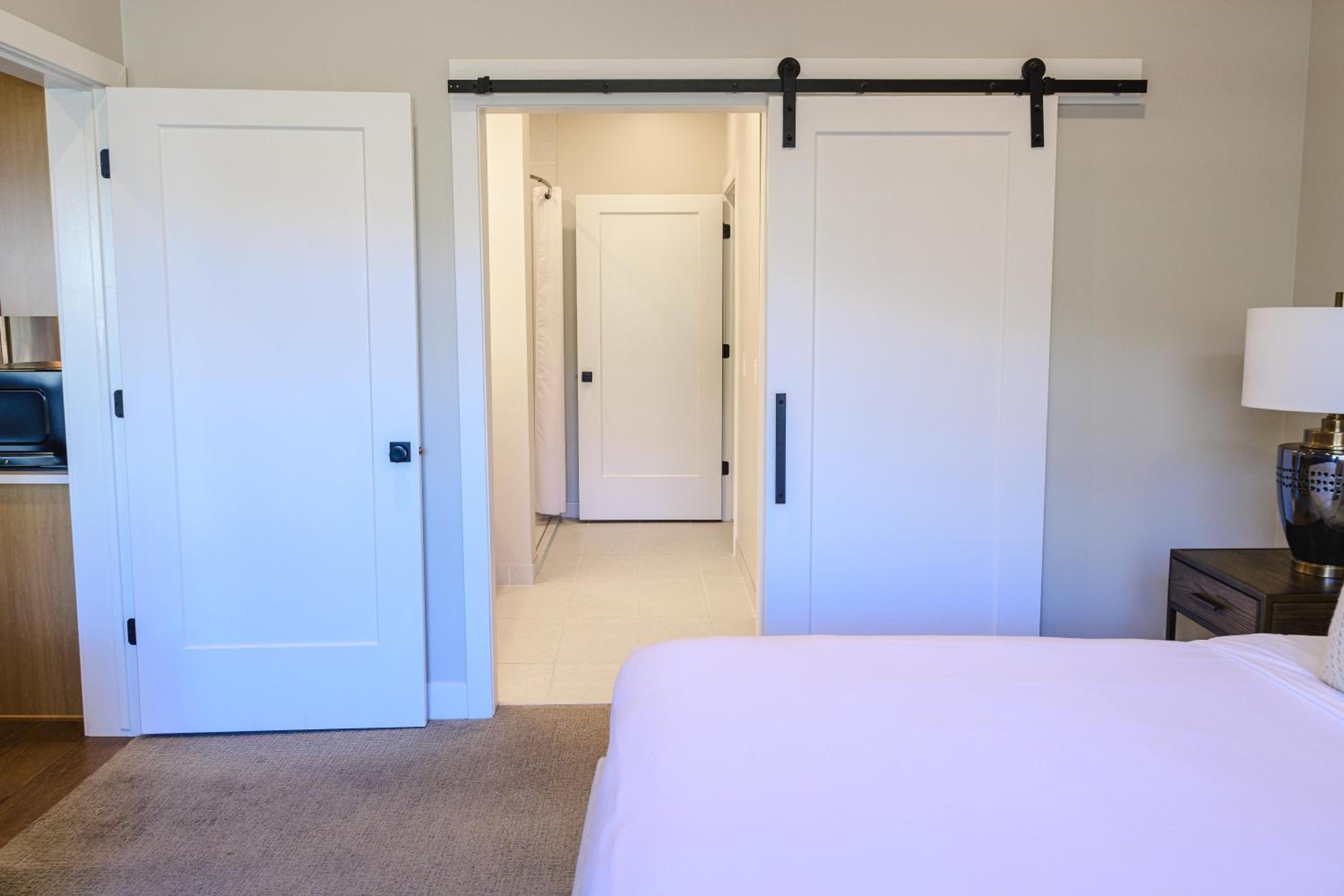 ADA Two-Bedroom Suite - 2 Queens, 1 King, Sofa Sleeper photo 2