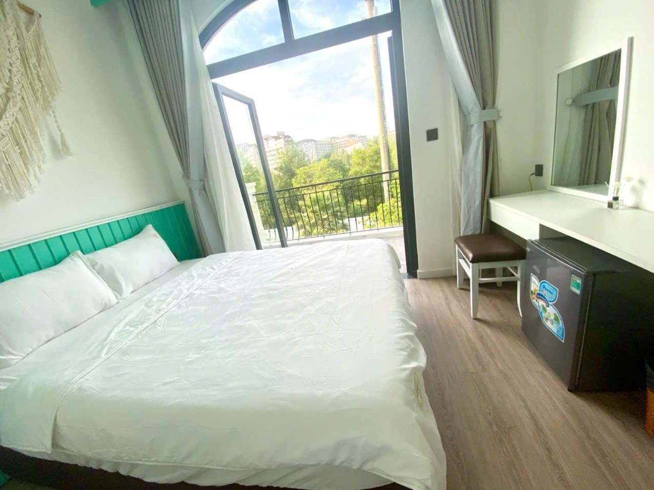 Queen Room with Balcony photo 3