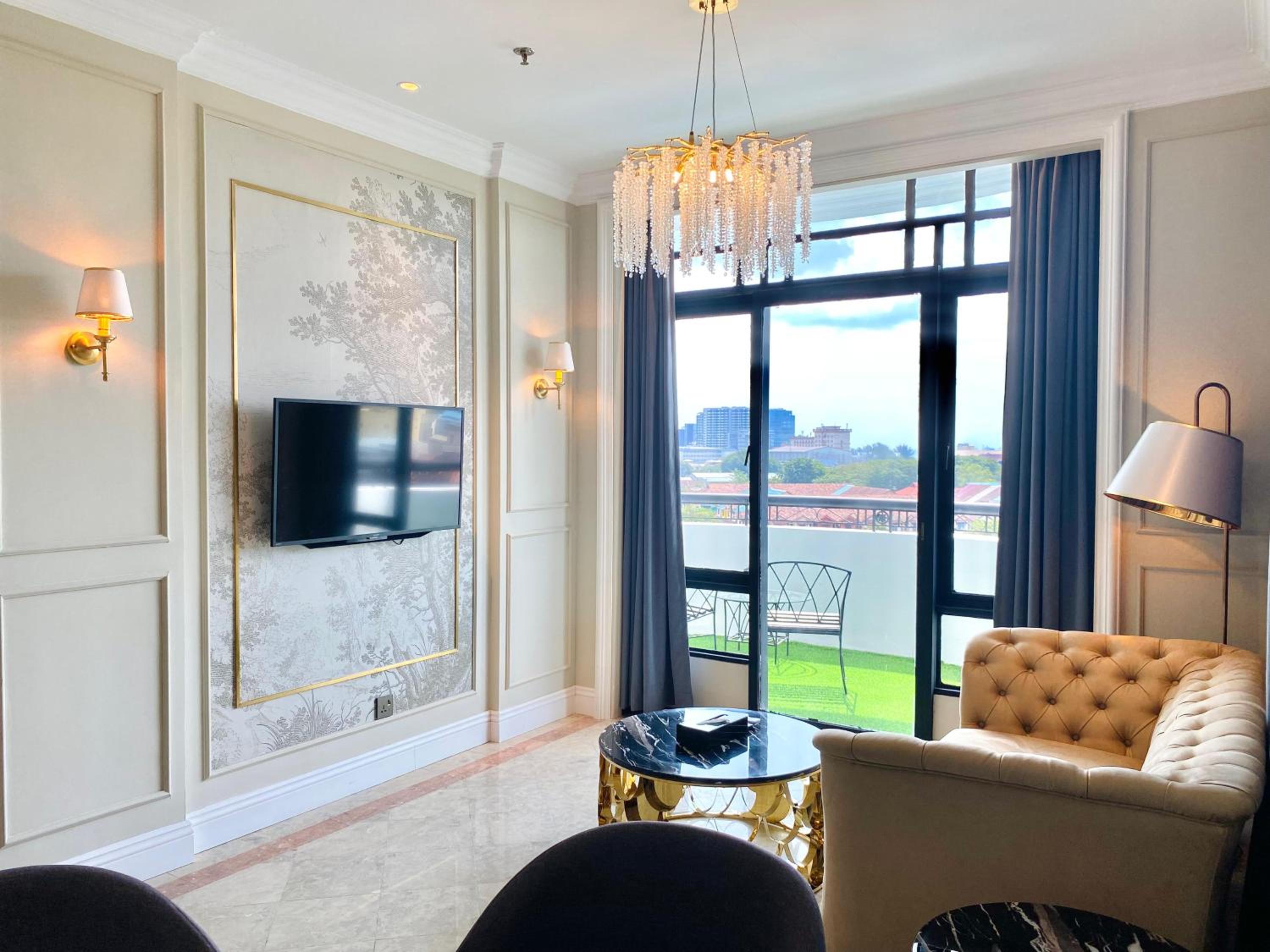Romantic Suite with Balcony
