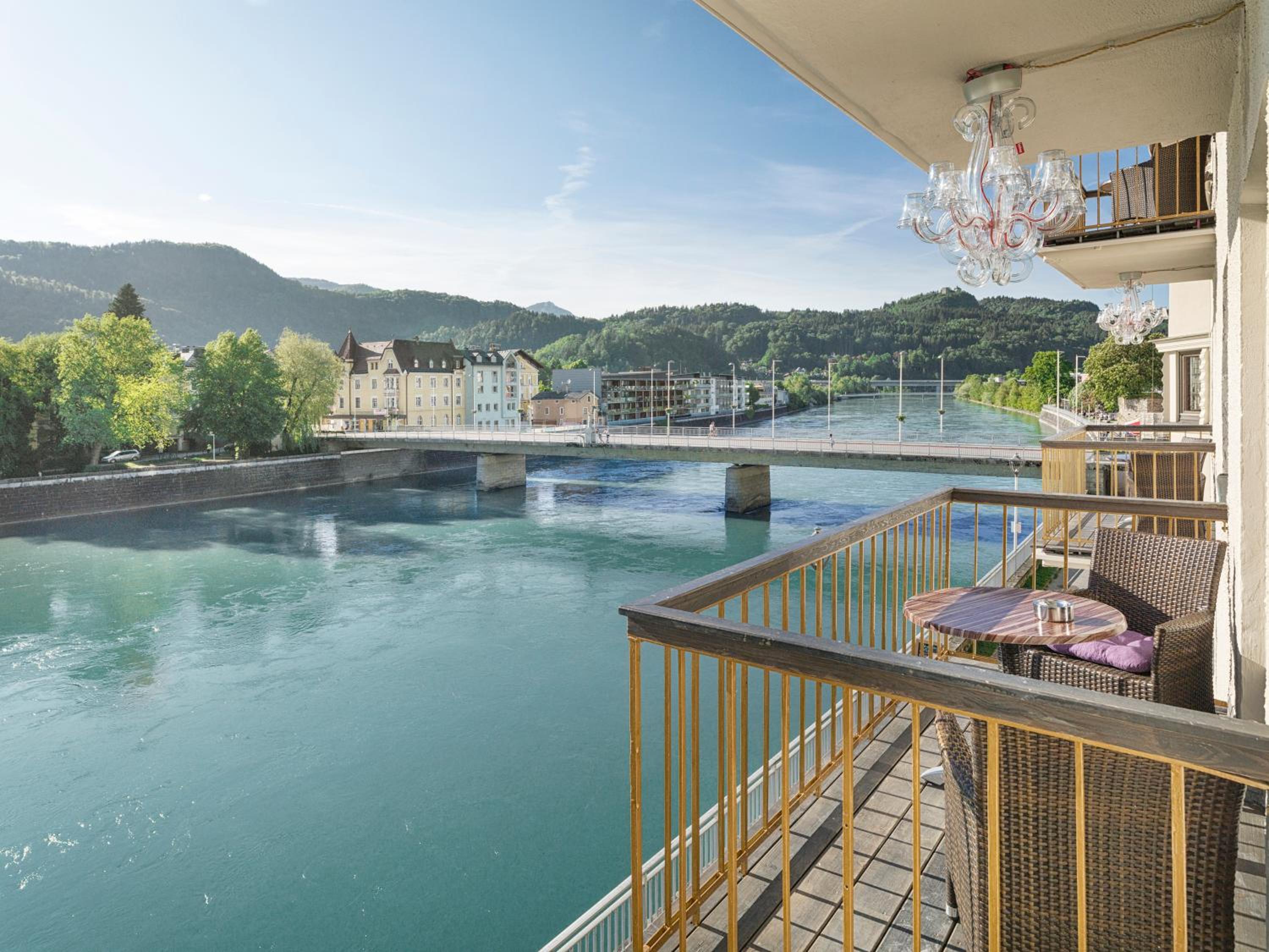Deluxe Double Room with Balcony - Photo 10